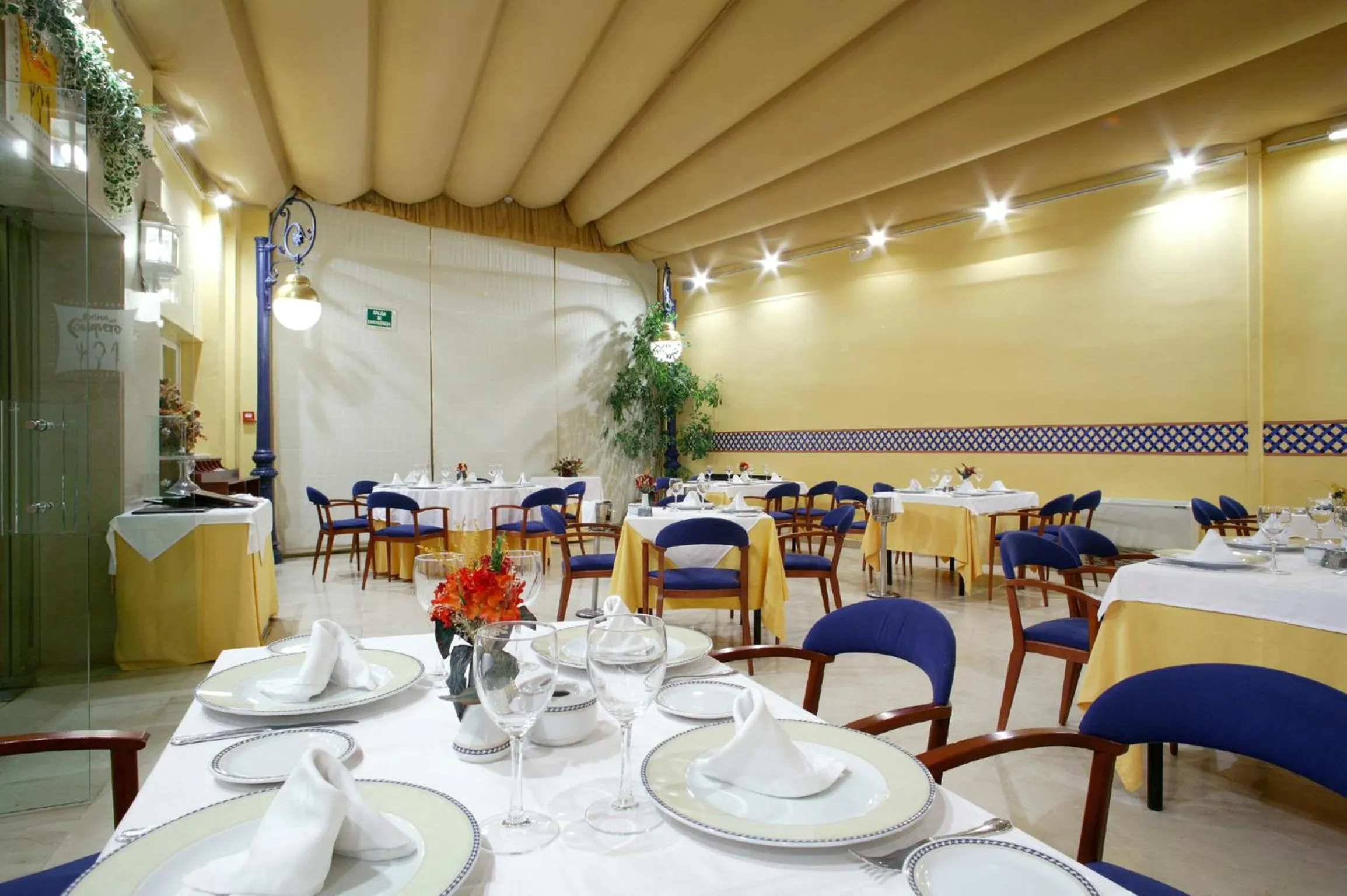 Restaurant/places to eat in Senator Huelva