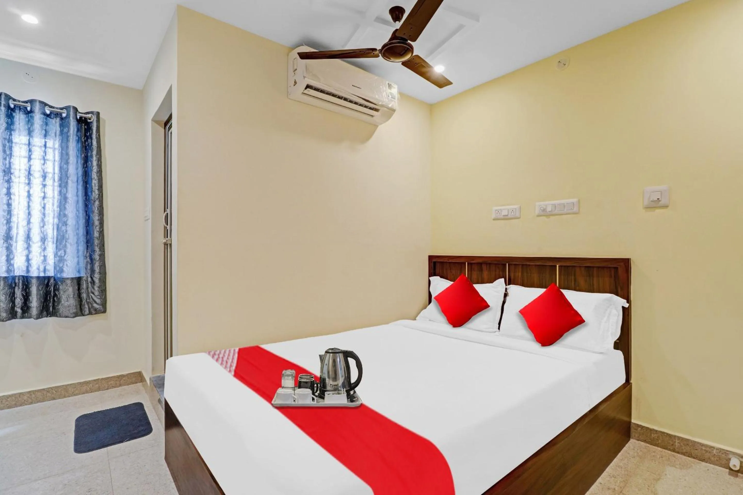 Bedroom, Bed in Hotel O GN Nelli Suites