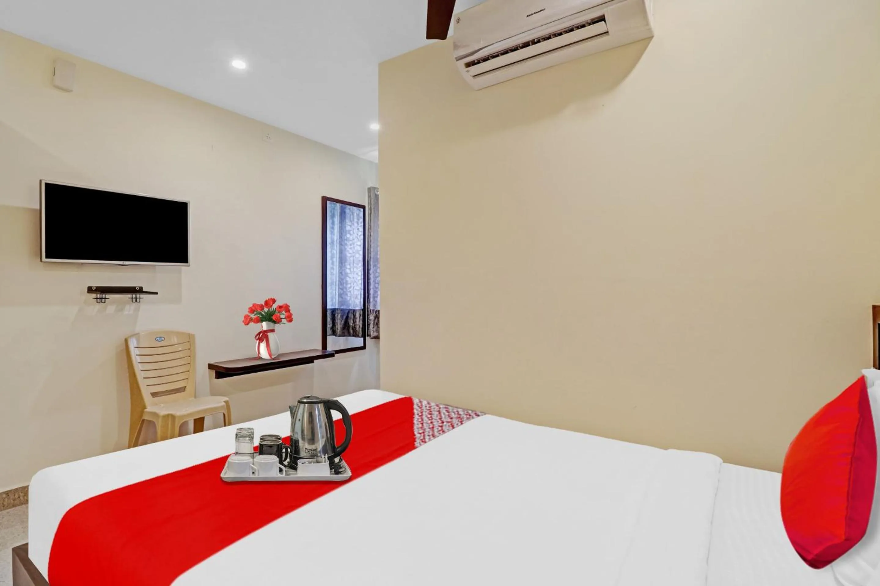 Bedroom, Bed in Hotel O GN Nelli Suites