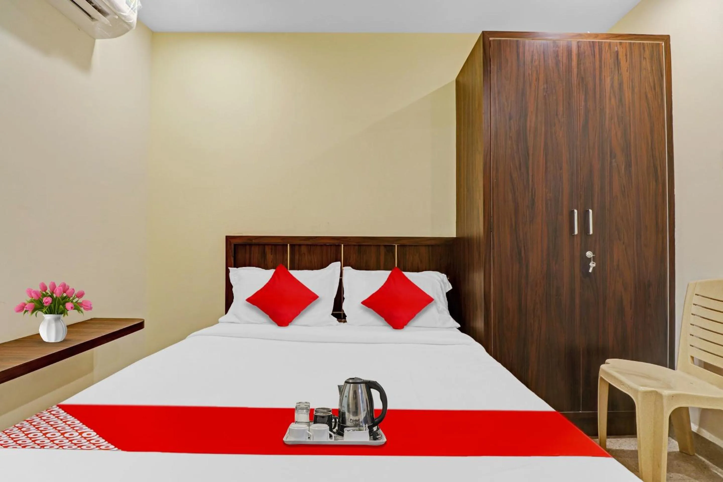 Bedroom, Bed in Hotel O GN Nelli Suites