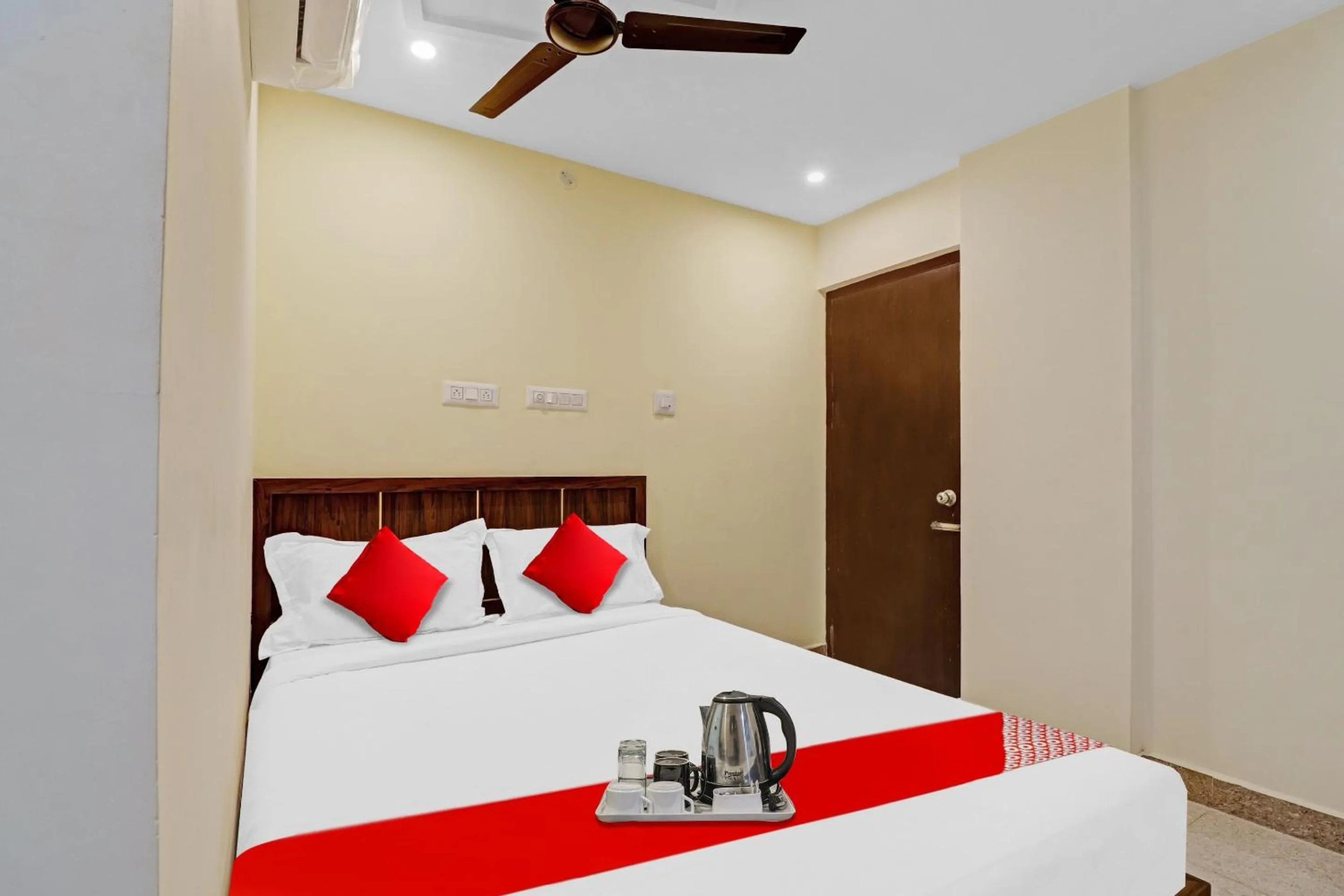 Bedroom, Bed in Hotel O GN Nelli Suites