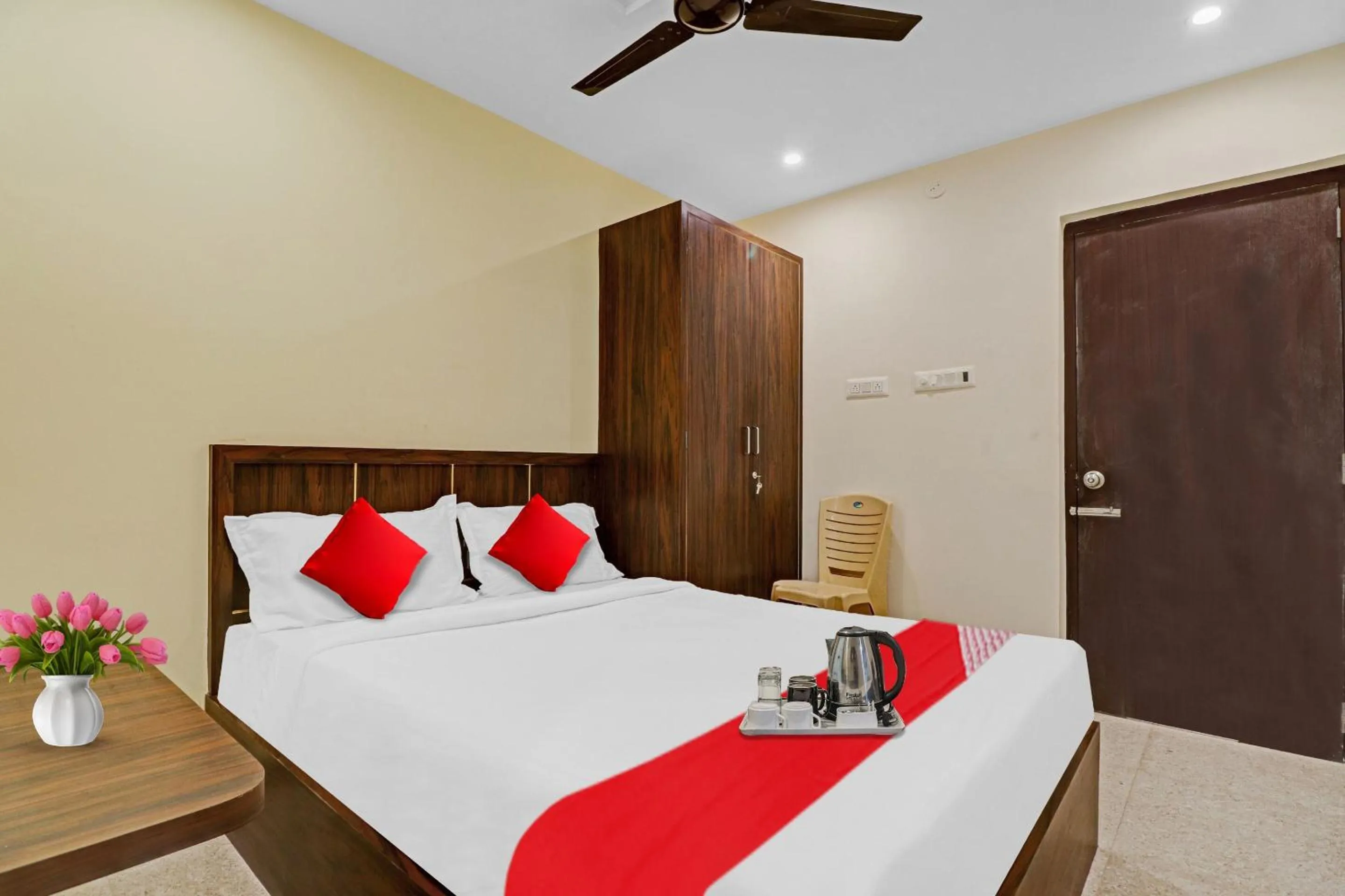 Bedroom, Bed in Hotel O GN Nelli Suites