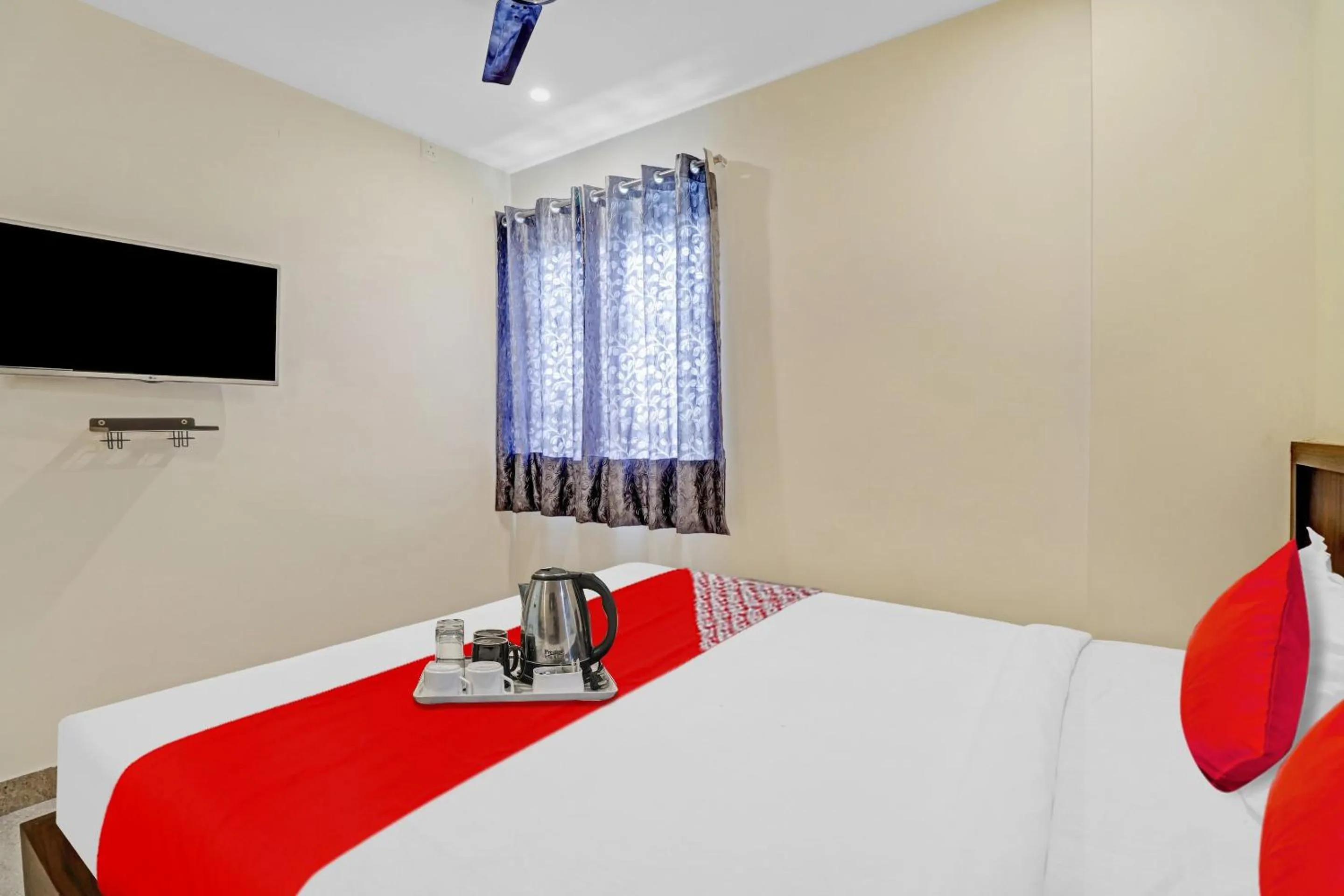 Bedroom, Bed in Hotel O GN Nelli Suites
