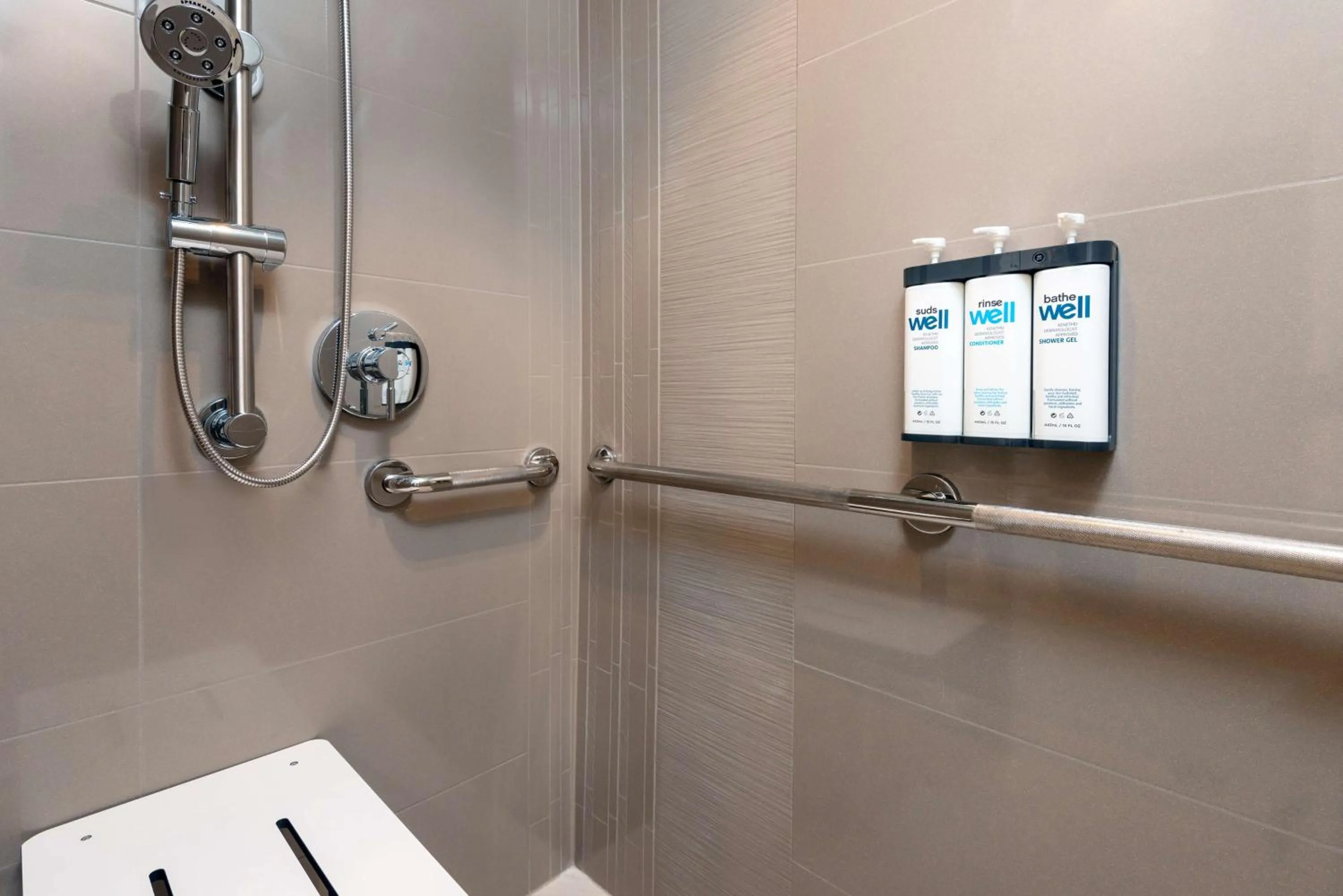 Bathroom in Hyatt House Orlando Airport