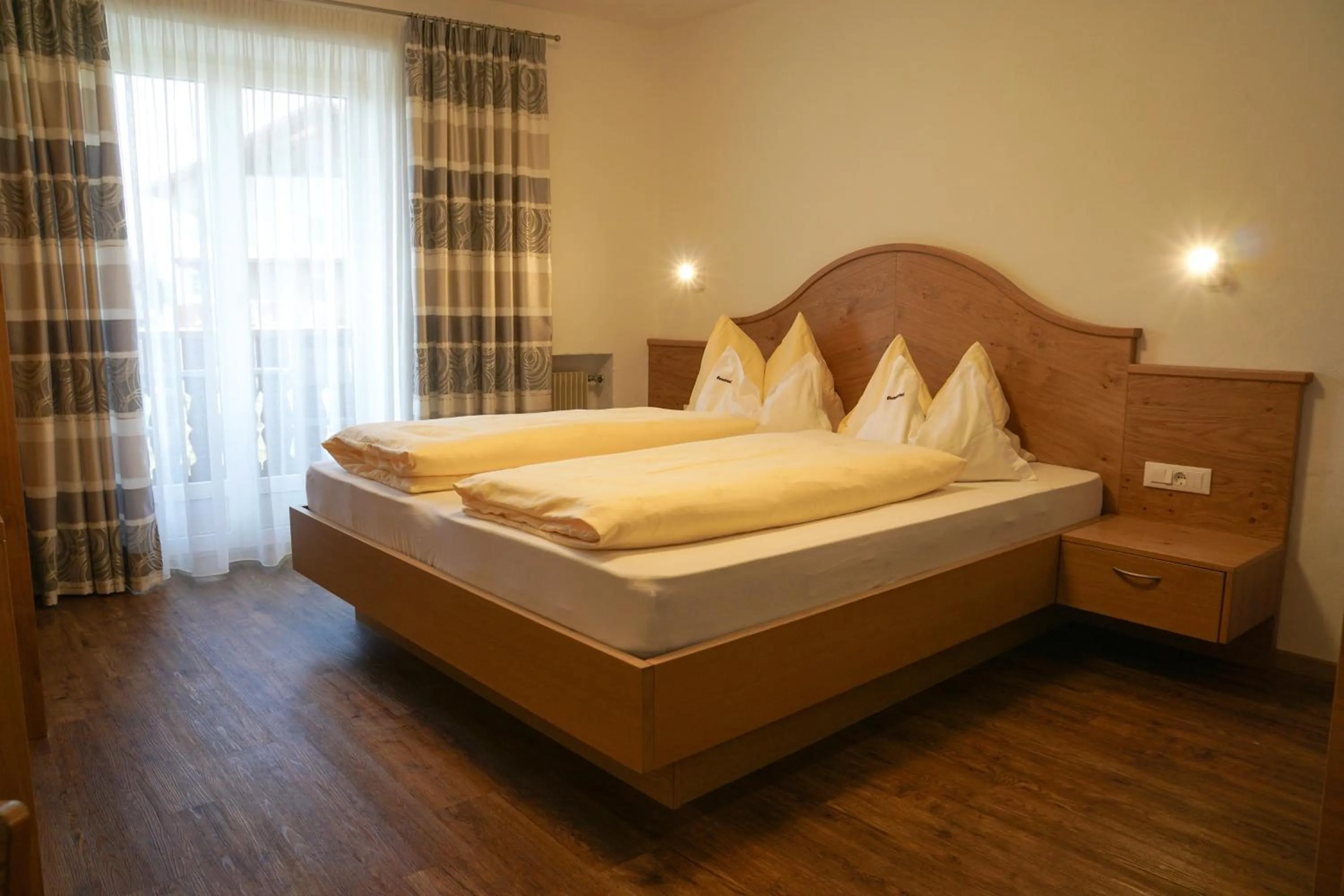 Photo of the whole room, Bed in Oberwirtshof