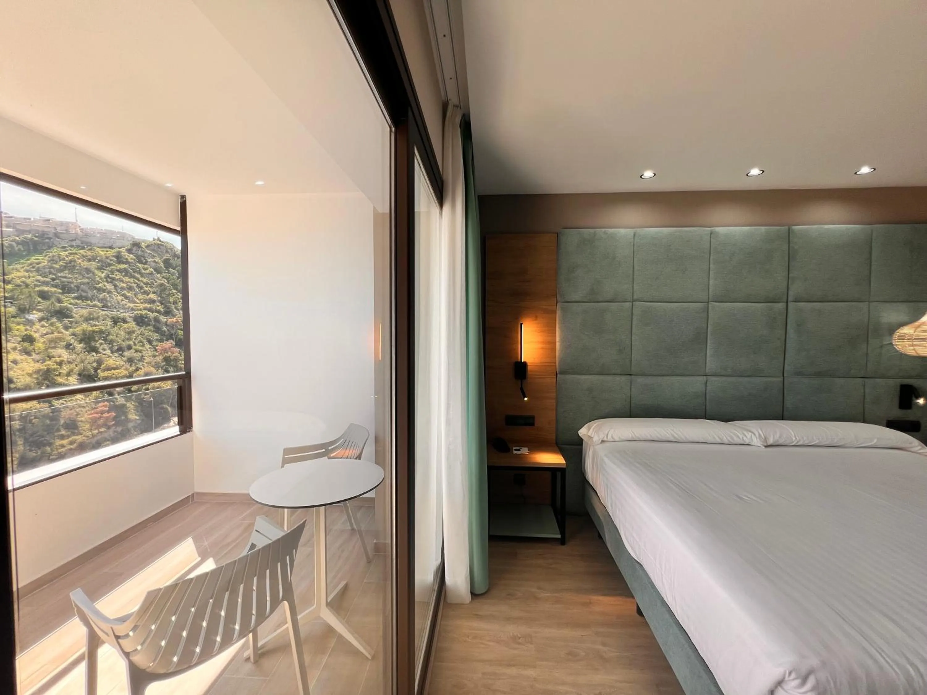 Deluxe Double or Twin Room with Sea View in Sercotel Maya Alicante