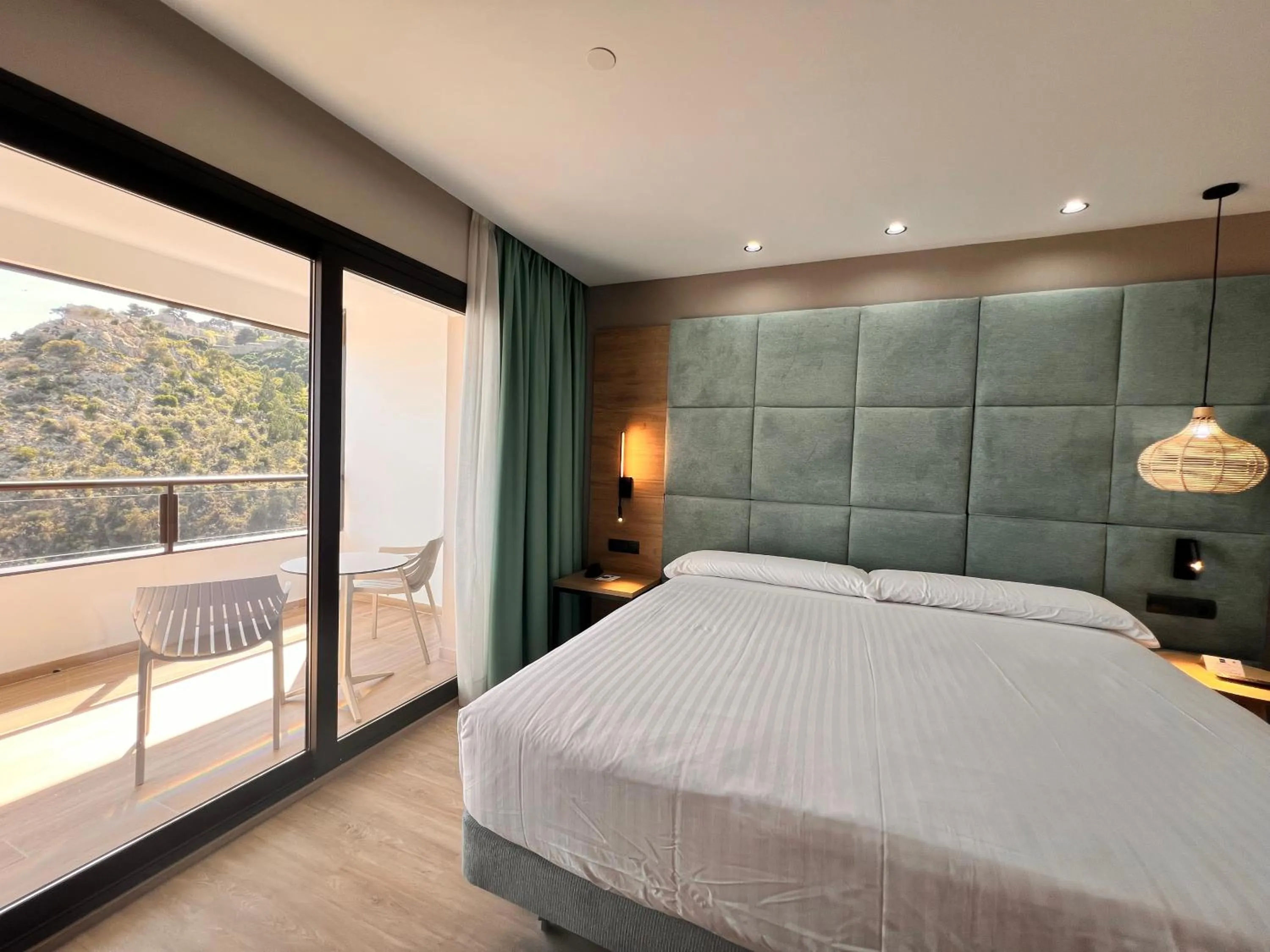 Deluxe Double or Twin Room with Sea View in Sercotel Maya Alicante