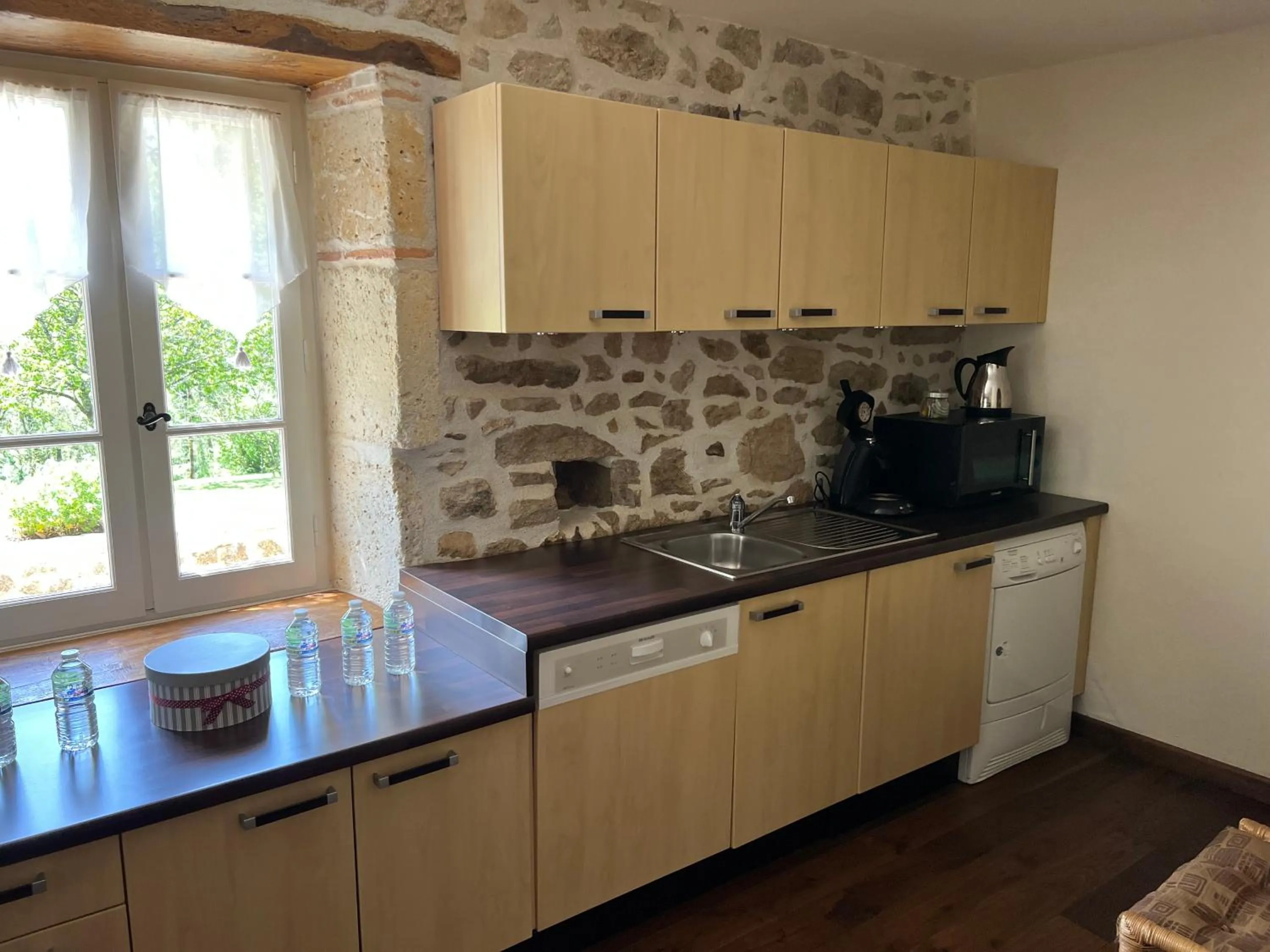 Kitchen or kitchenette in Domaine de Brise Bois - Chambres & Gîtes