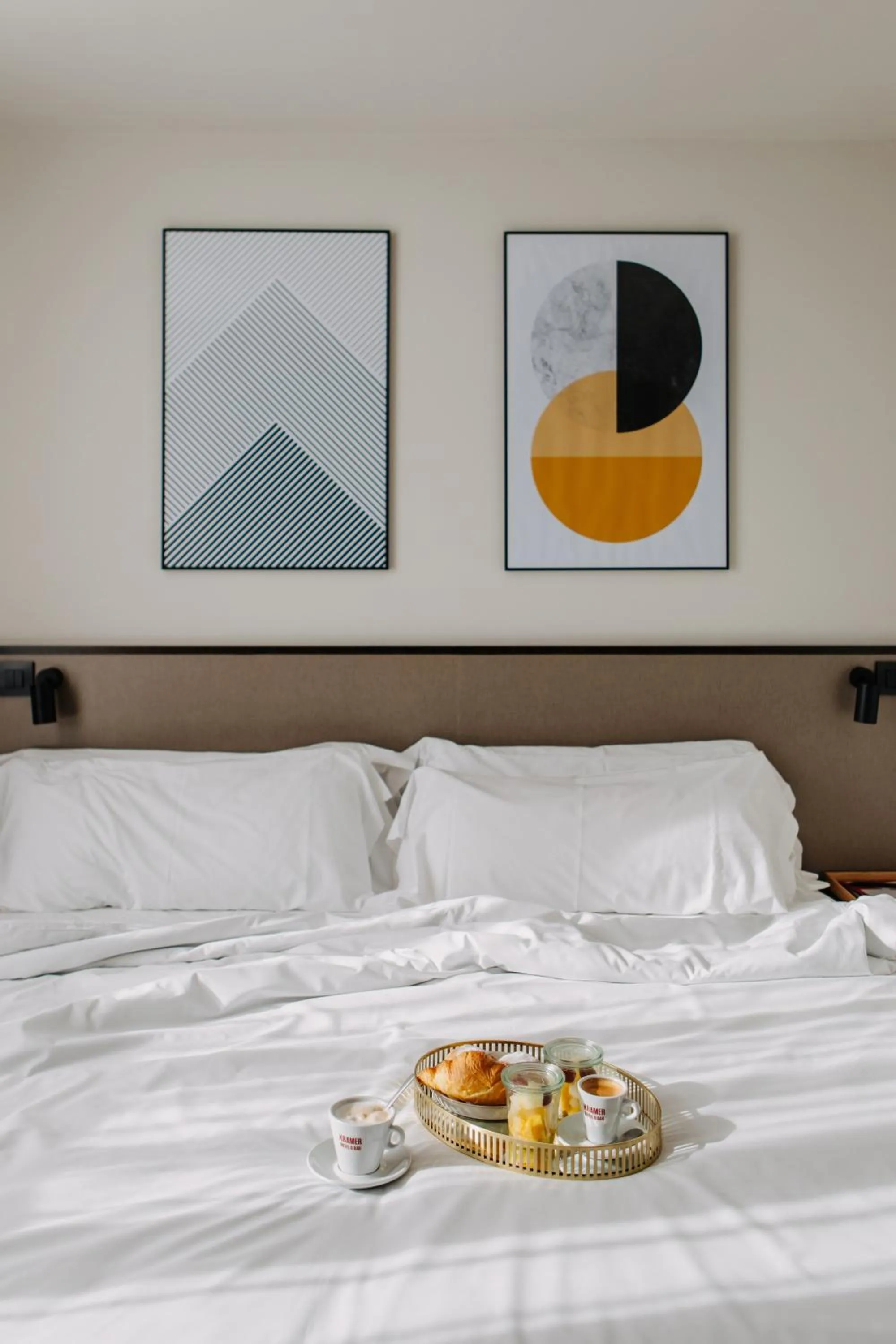 Breakfast, Bed in Hotel Kramer