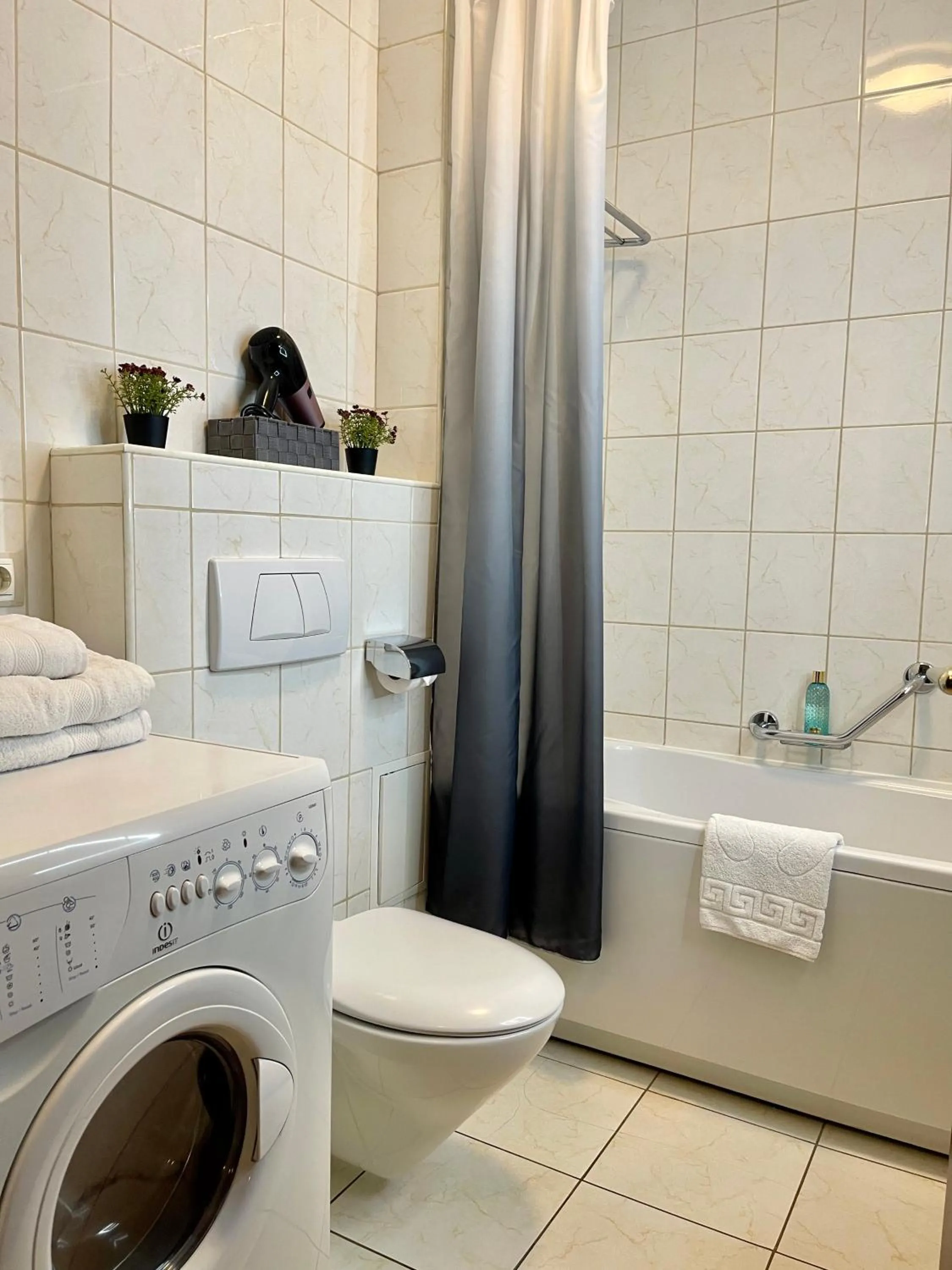 Toilet in Arcada Apartments