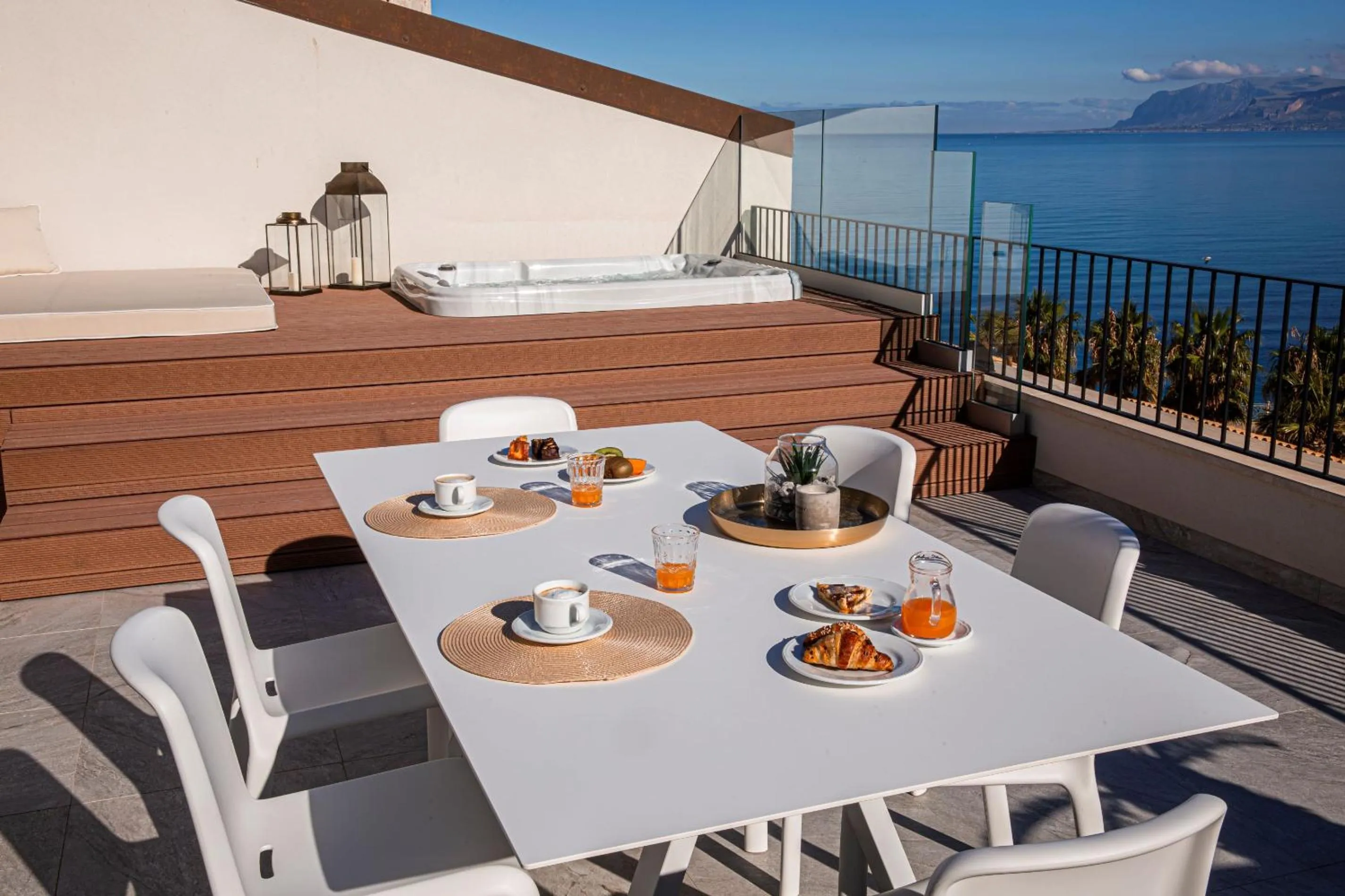 Hot Tub in Costamante Suites & Spa