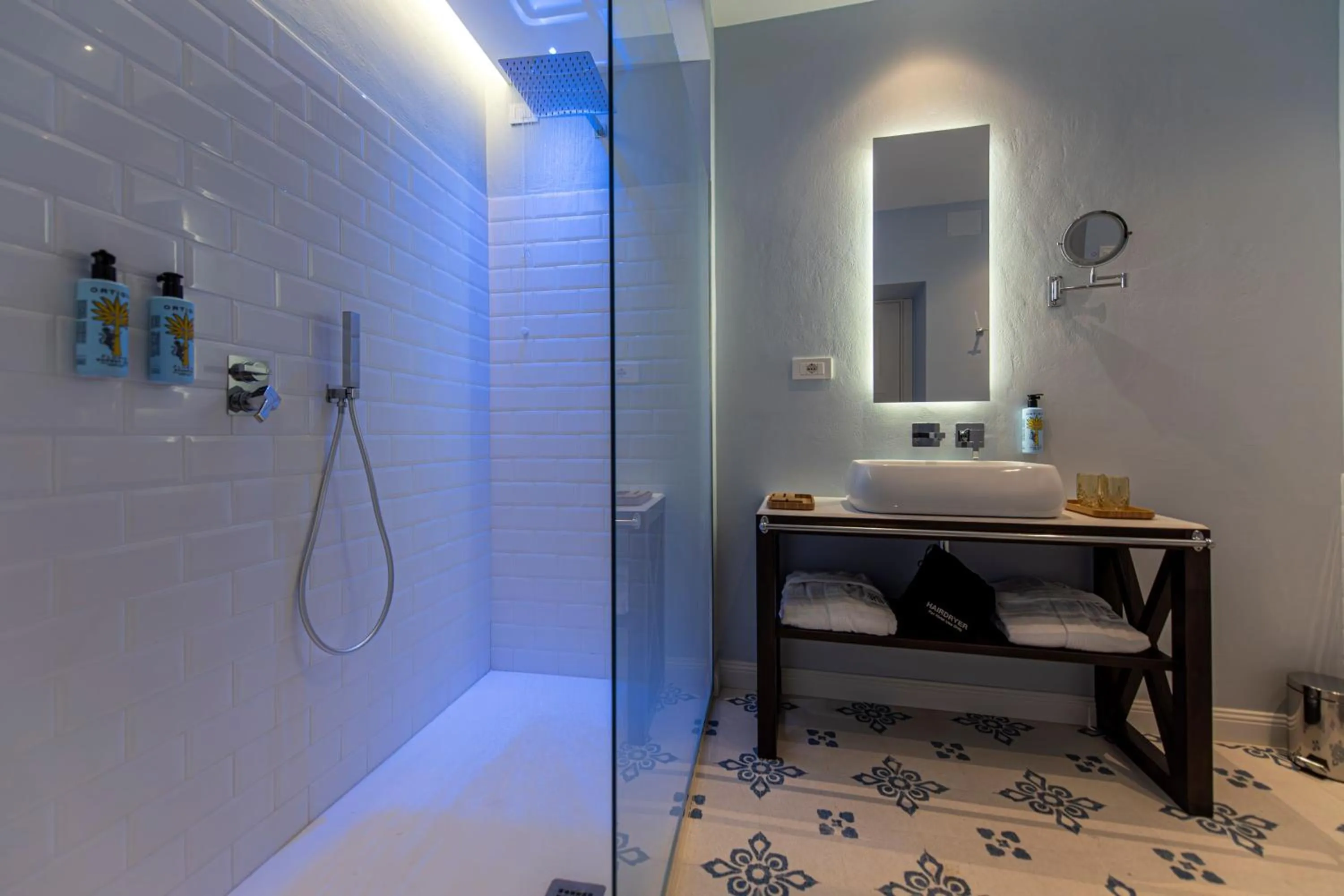 Shower in Costamante Suites & Spa