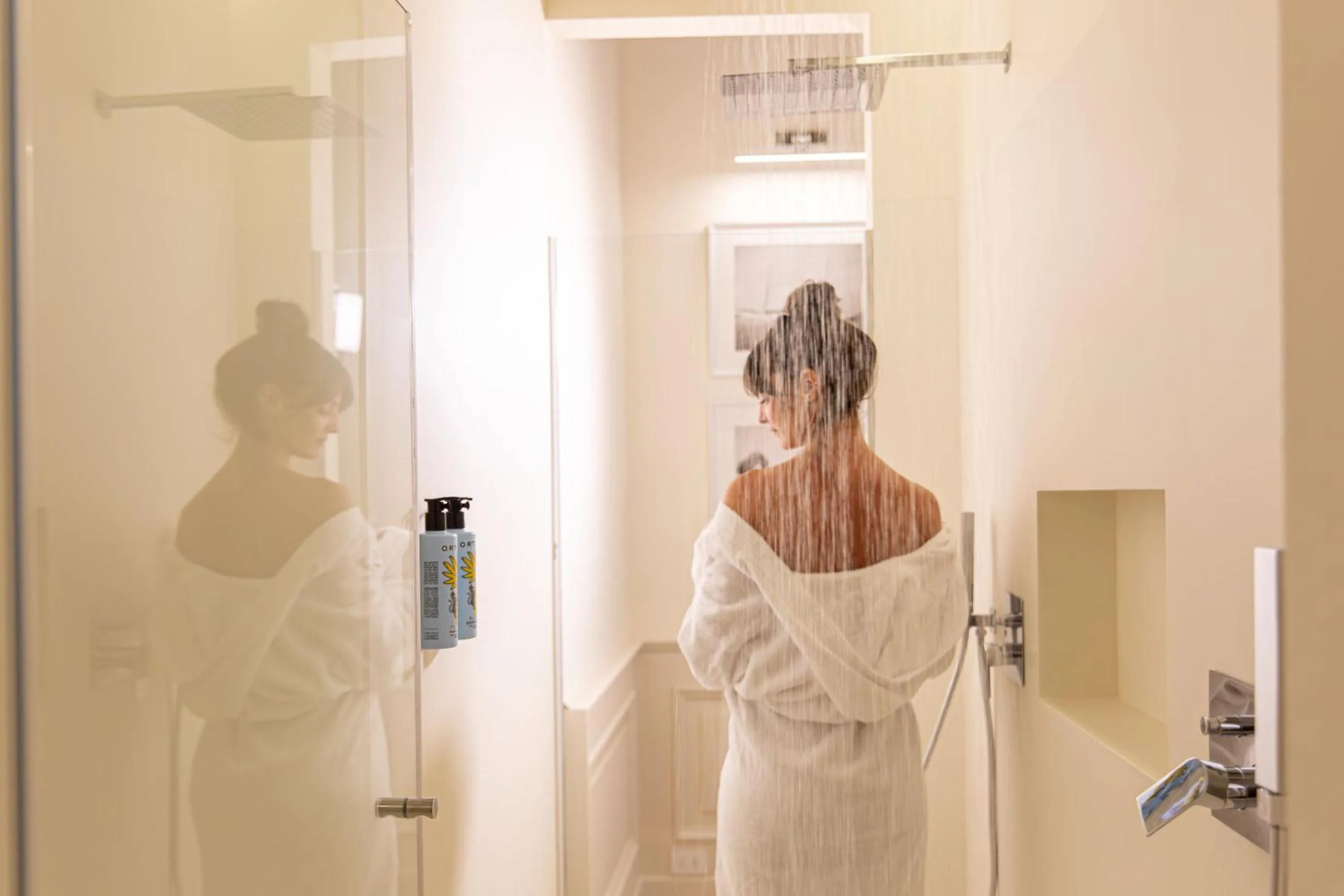 Shower in Costamante Suites & Spa