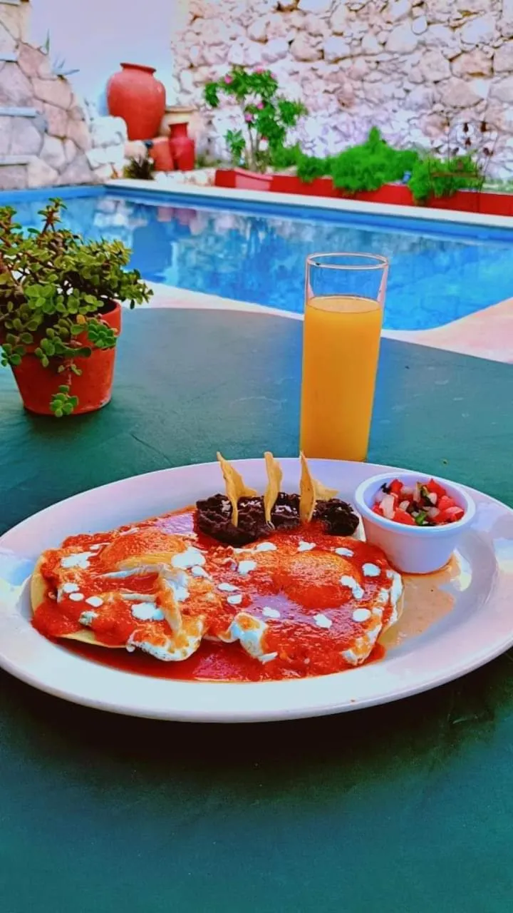 Restaurant/places to eat in Hotel Mucuy