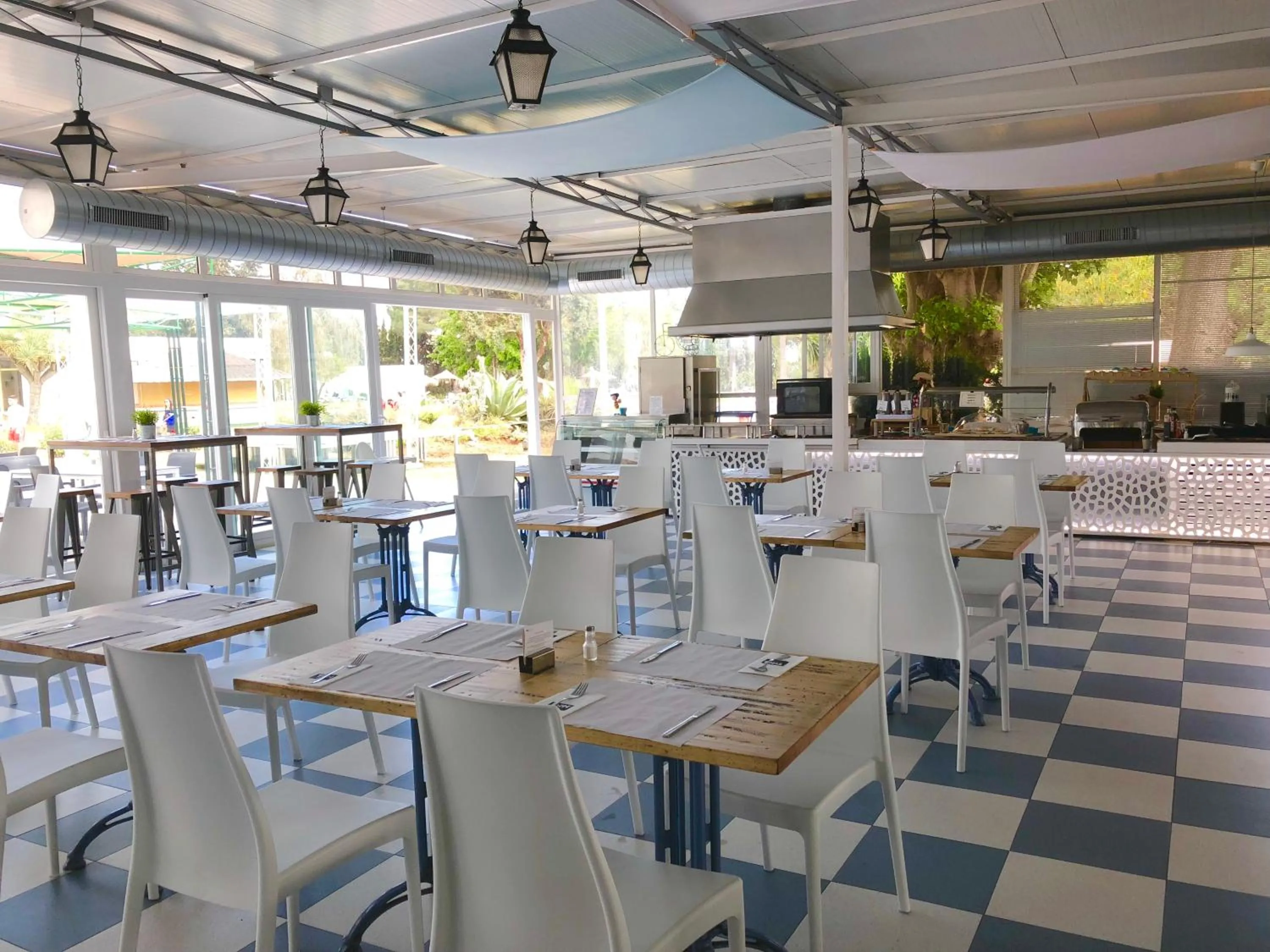 Restaurant/places to eat in TRH Paraíso