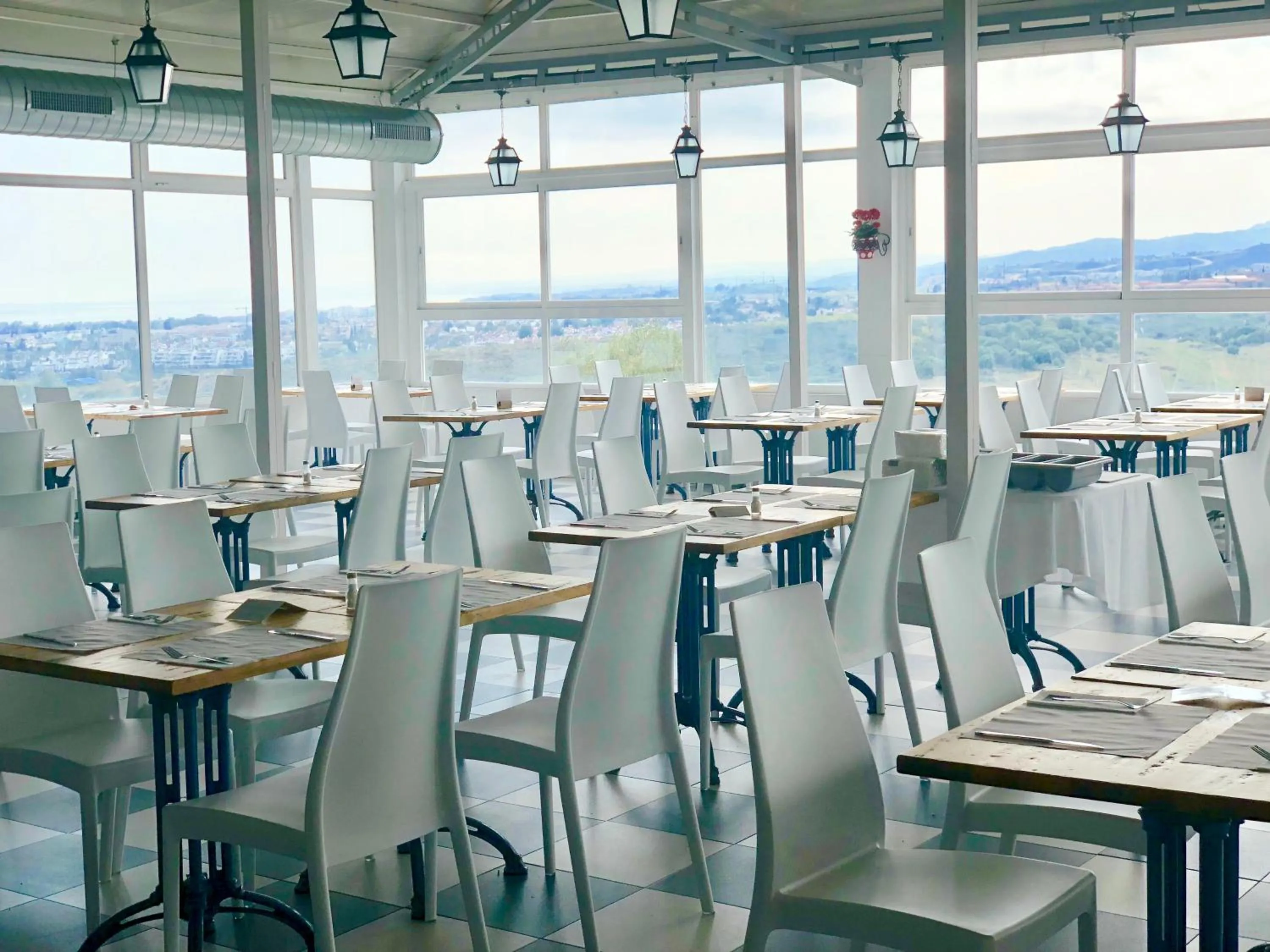 Restaurant/places to eat in TRH Paraíso