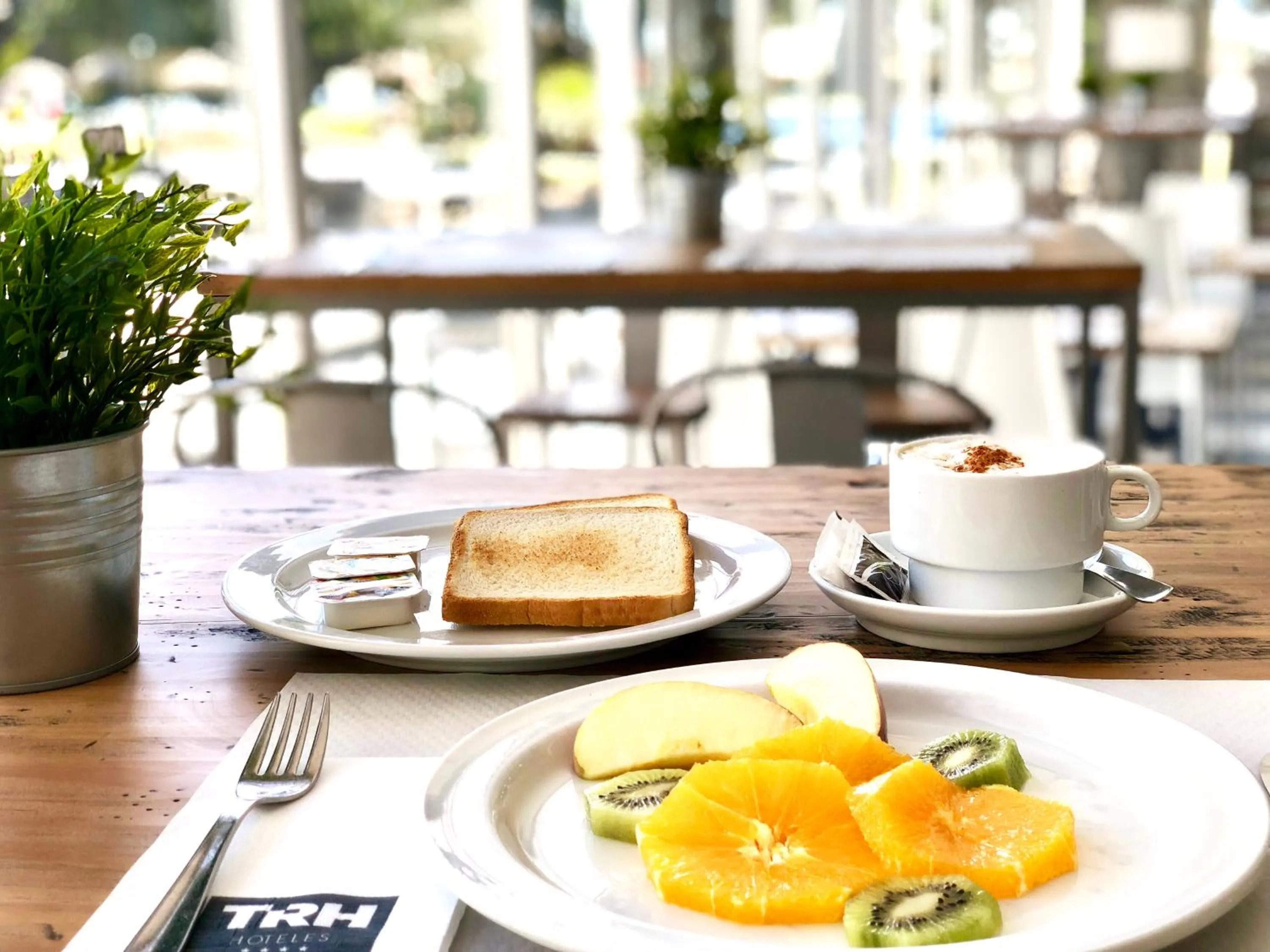 Restaurant/places to eat in TRH Paraíso