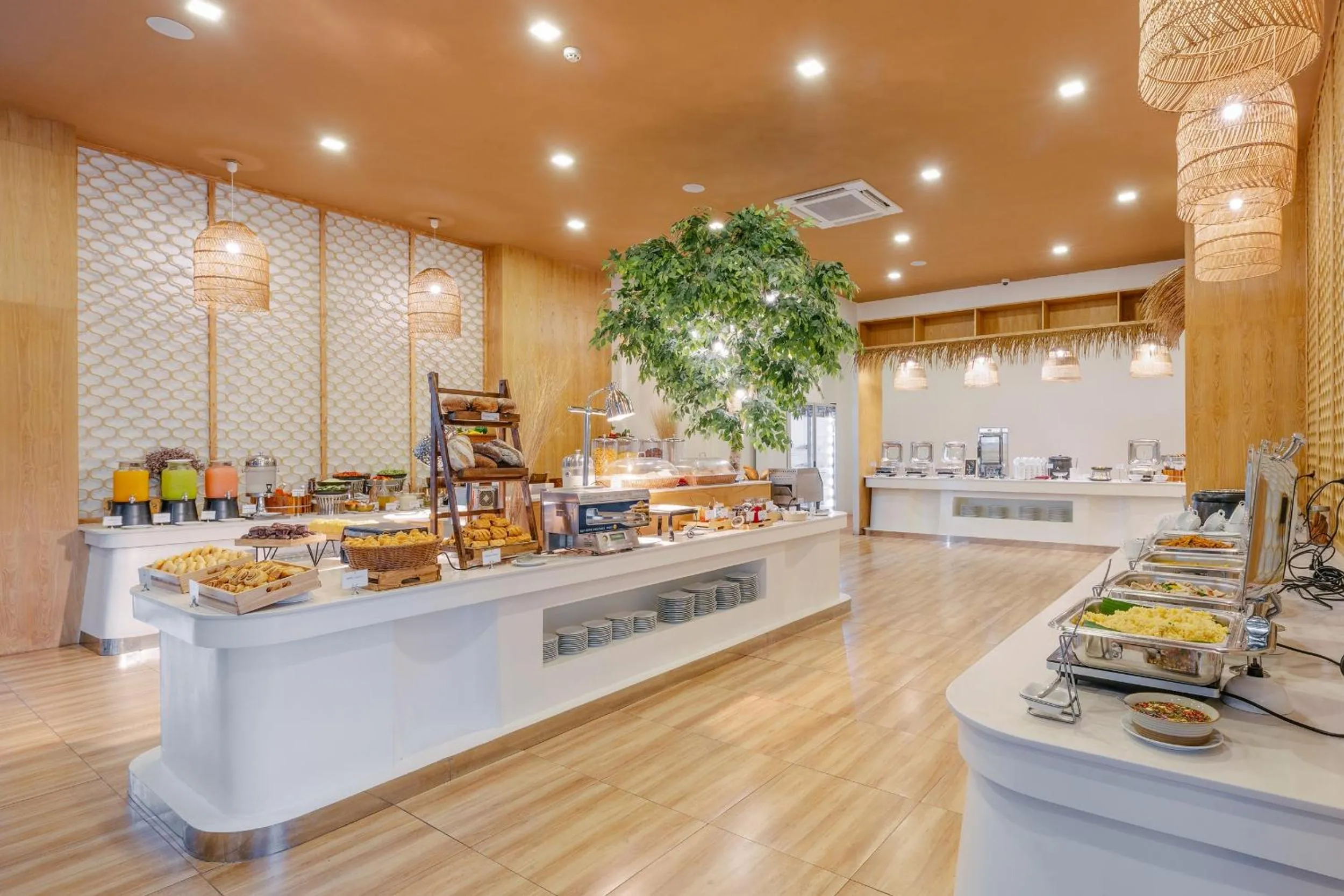 Restaurant/places to eat in Phuket Emerald Beach Resort