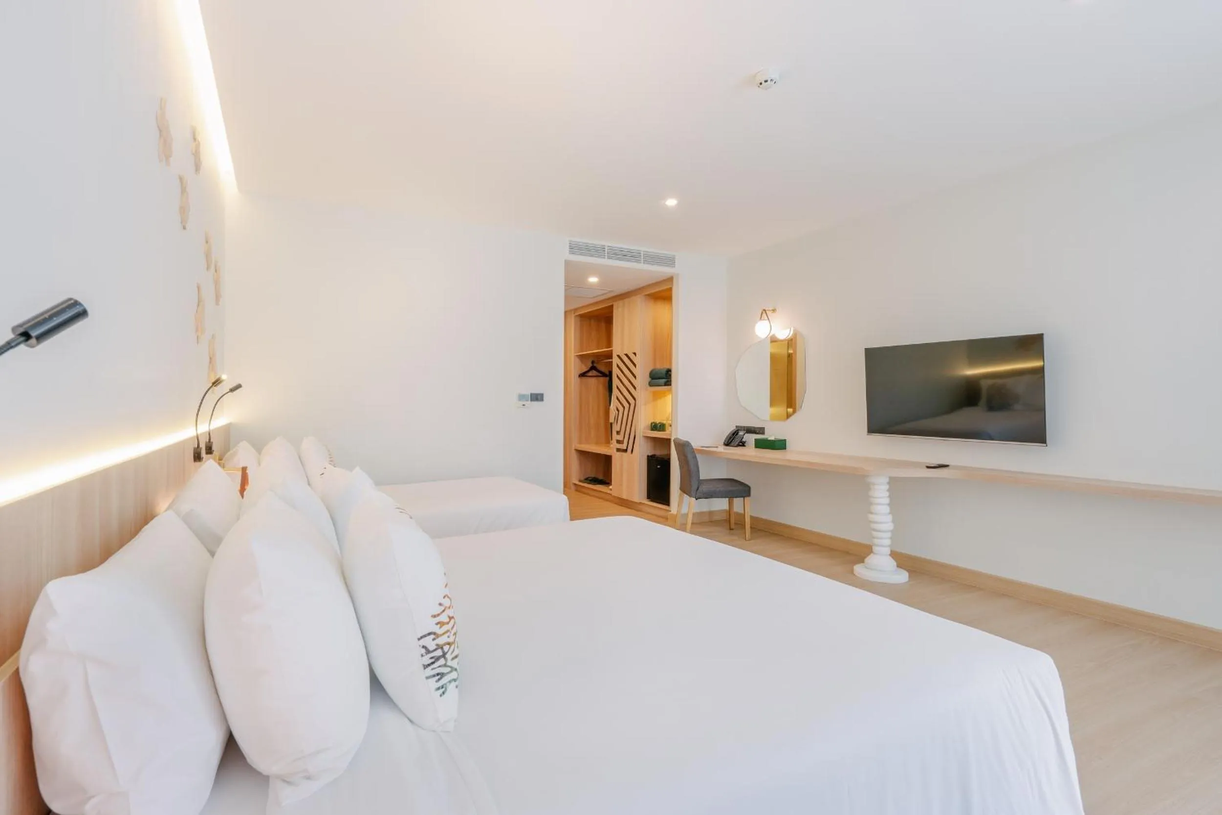 Bed in Phuket Emerald Beach Resort