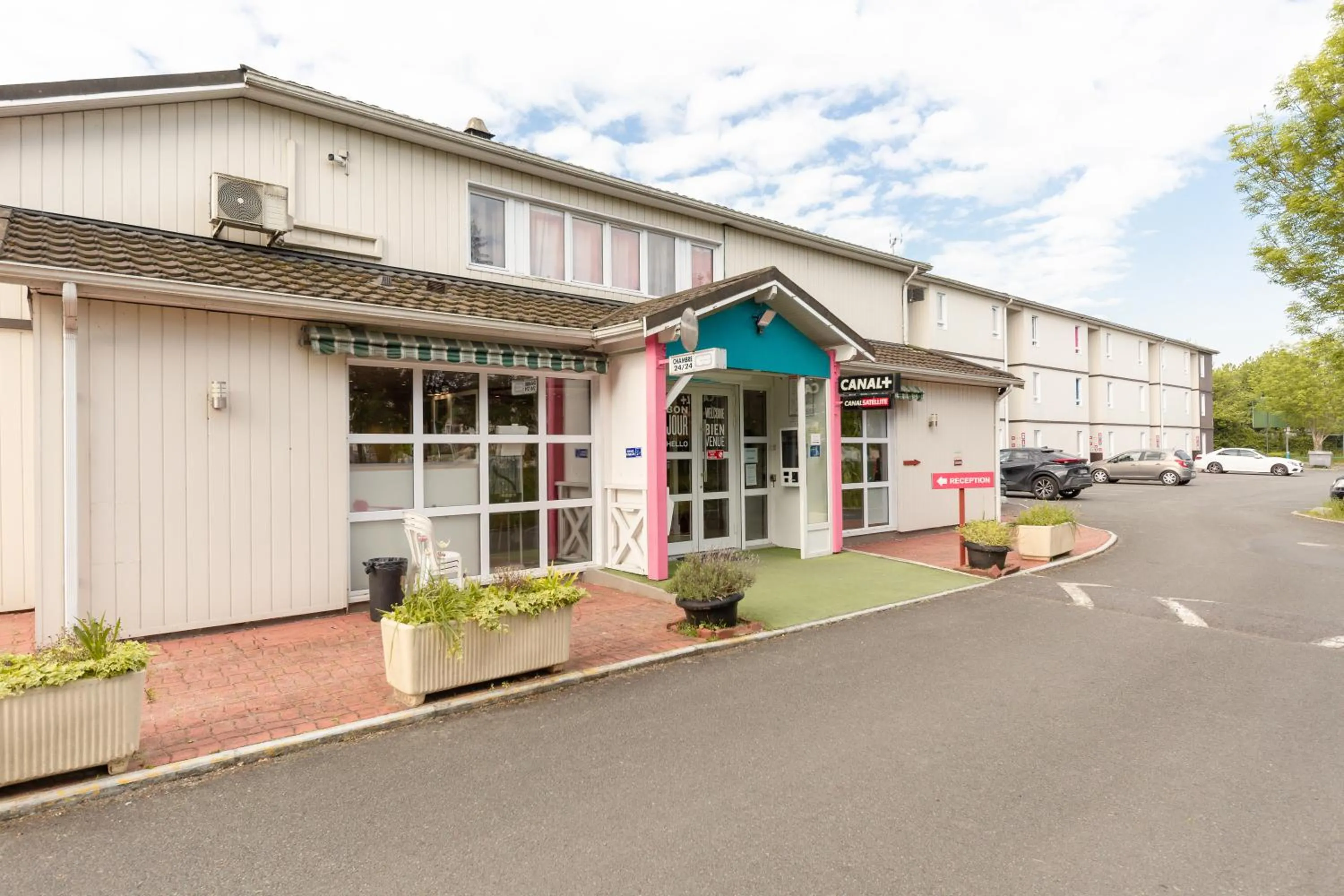 Property building in FASTHOTEL ROISSY CDG SUD - Claye Souilly