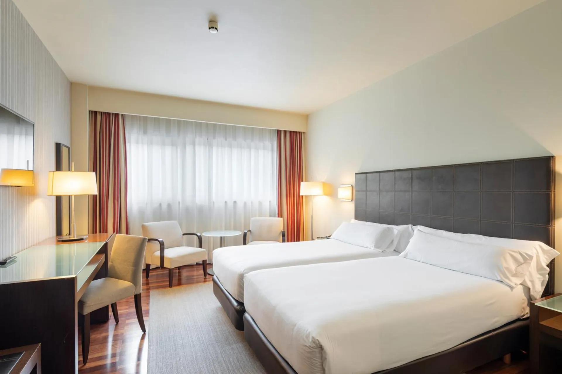 Photo of the whole room, Bed in Attica21 Coruña