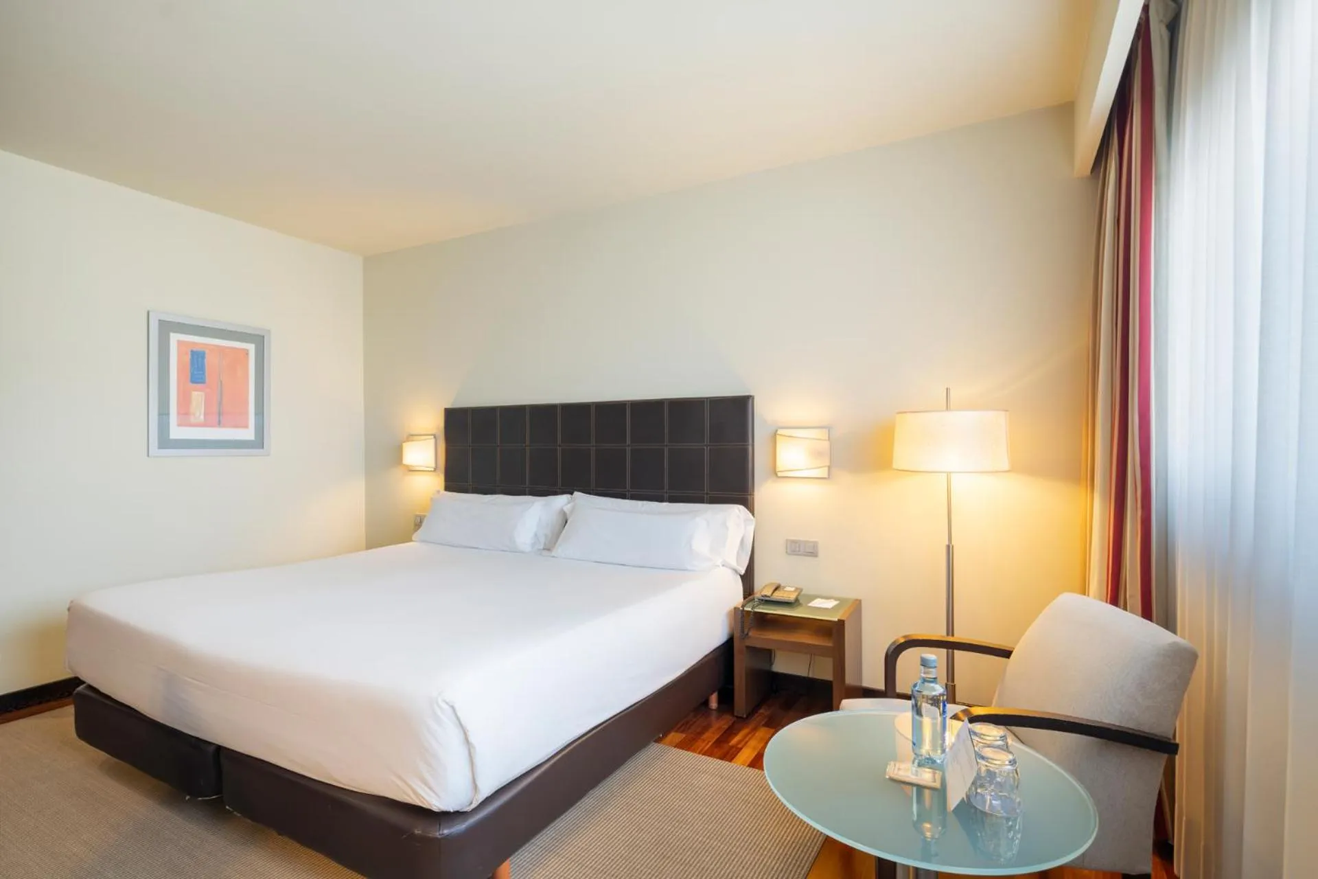 Photo of the whole room, Bed in Attica21 Coruña