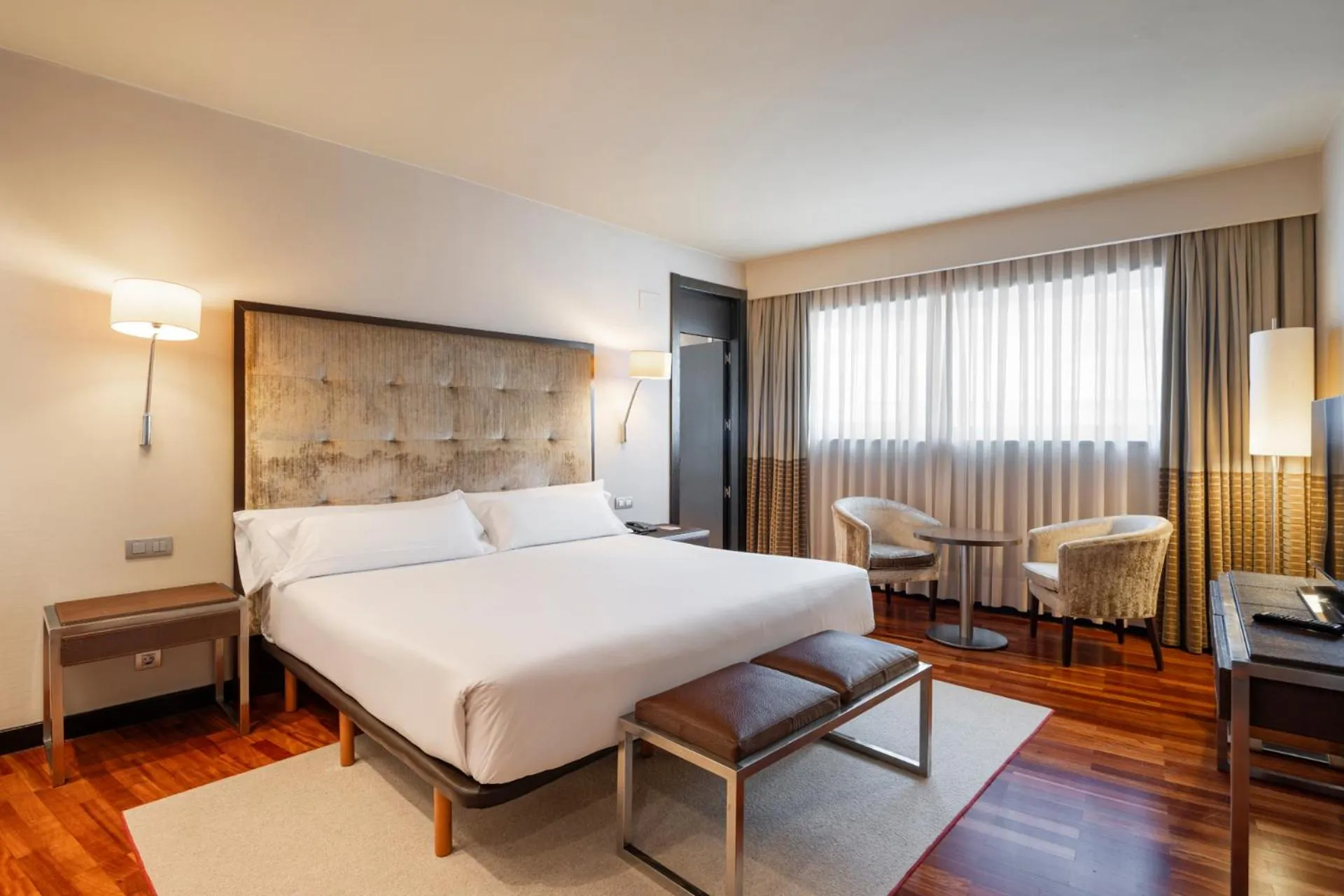 Photo of the whole room, Bed in Attica21 Coruña