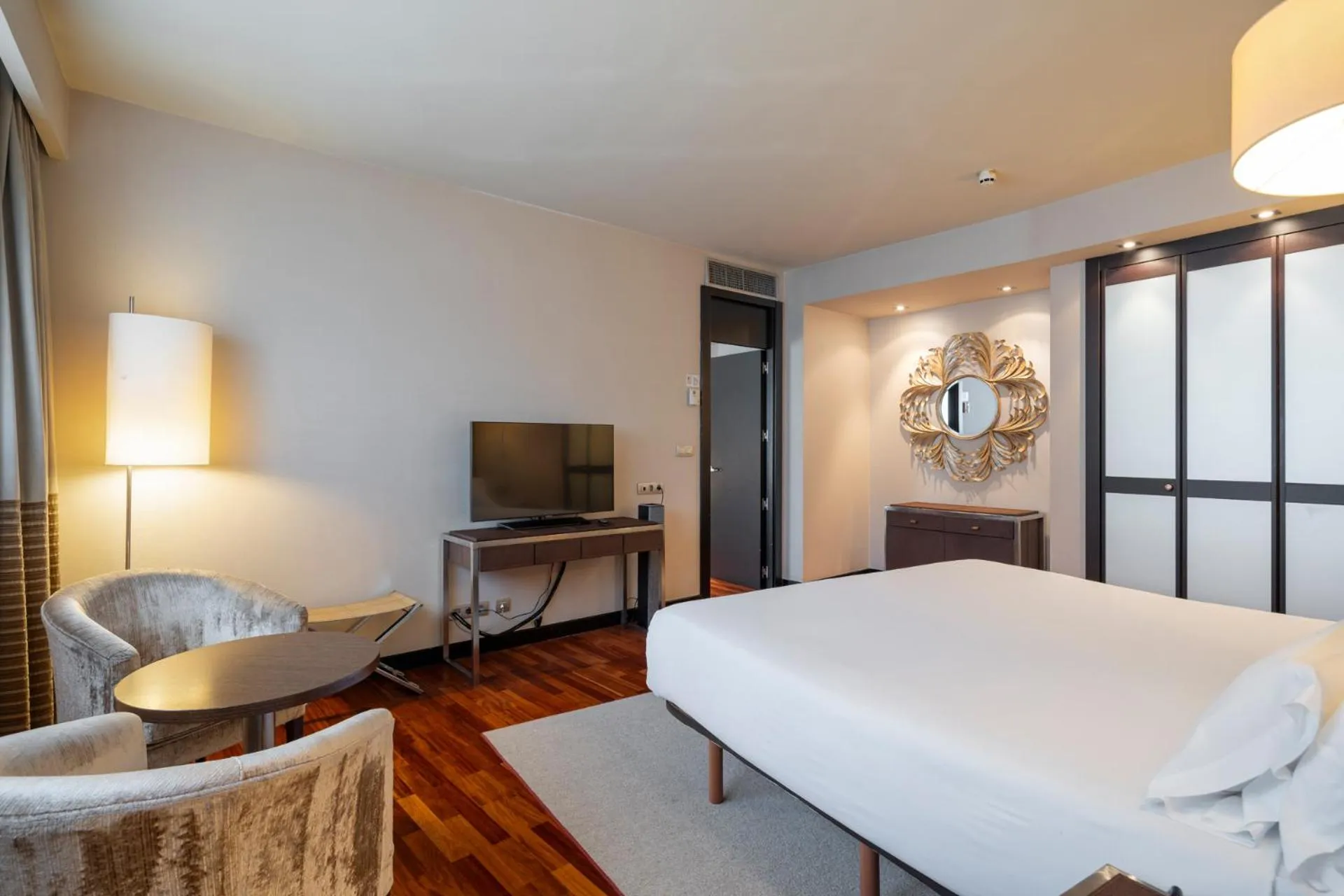 Photo of the whole room, Bed in Attica21 Coruña