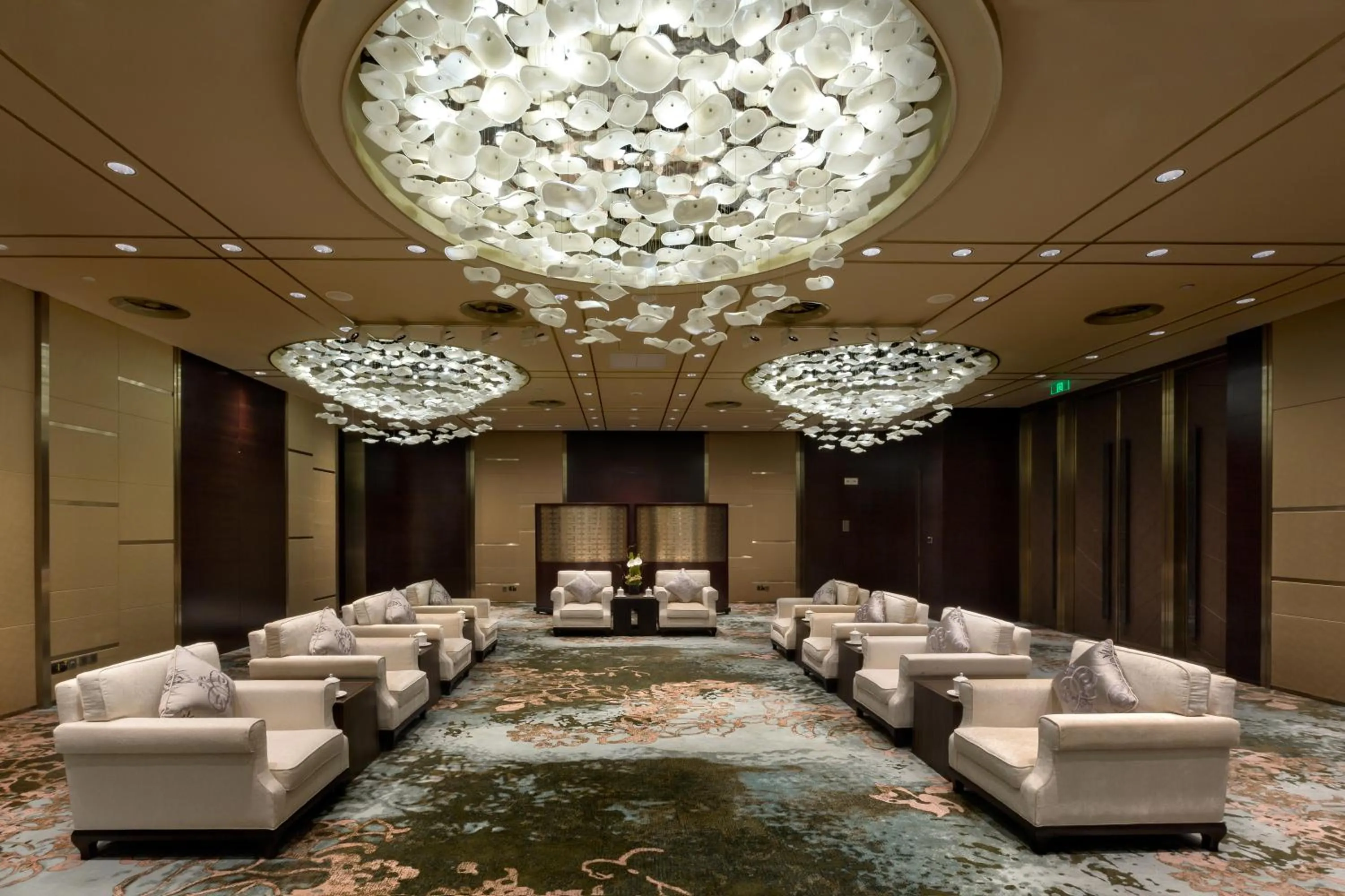 Meeting/conference room in Crowne Plaza Chongqing New North Zone by IHG