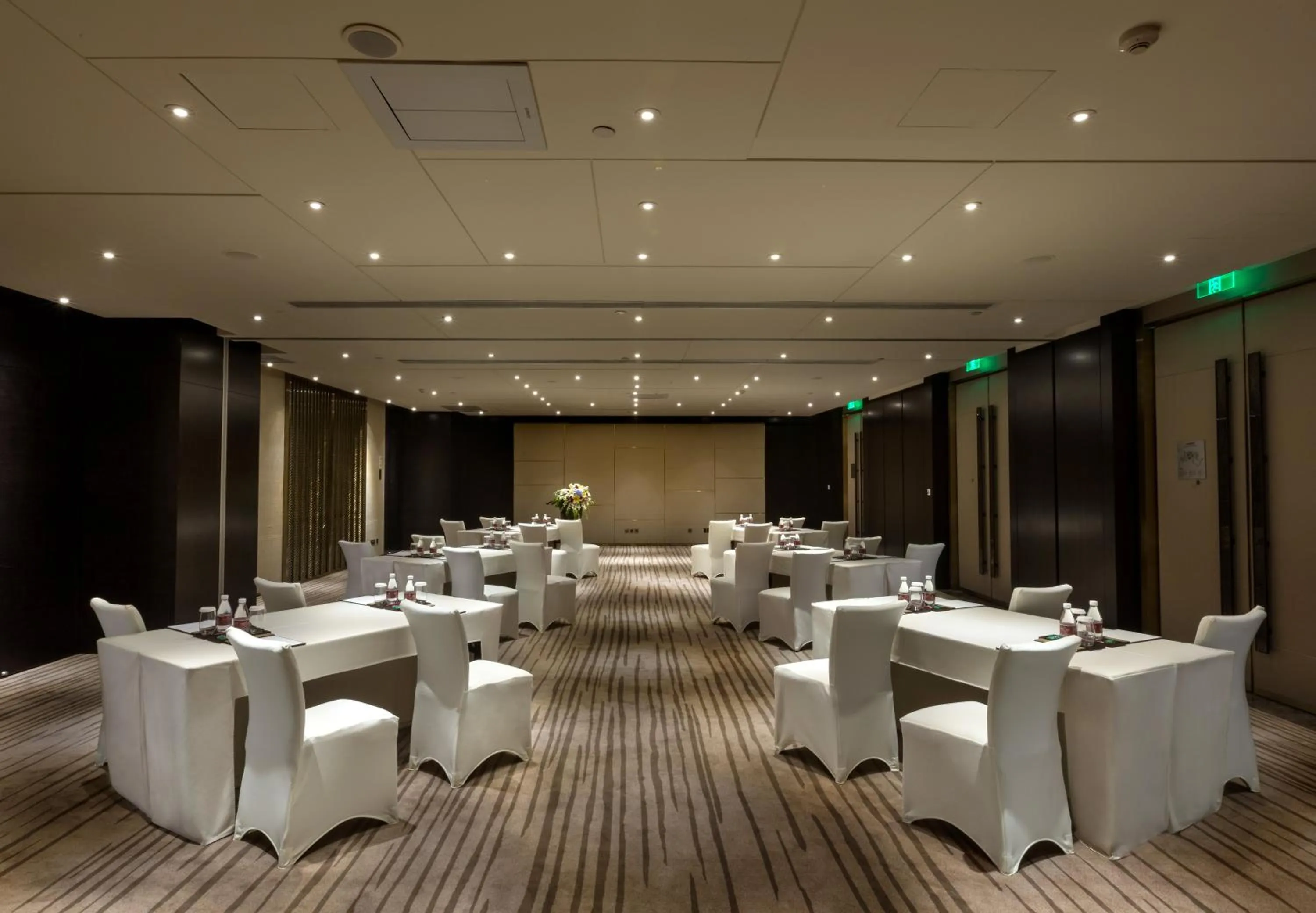 Meeting/conference room in Crowne Plaza Chongqing New North Zone by IHG