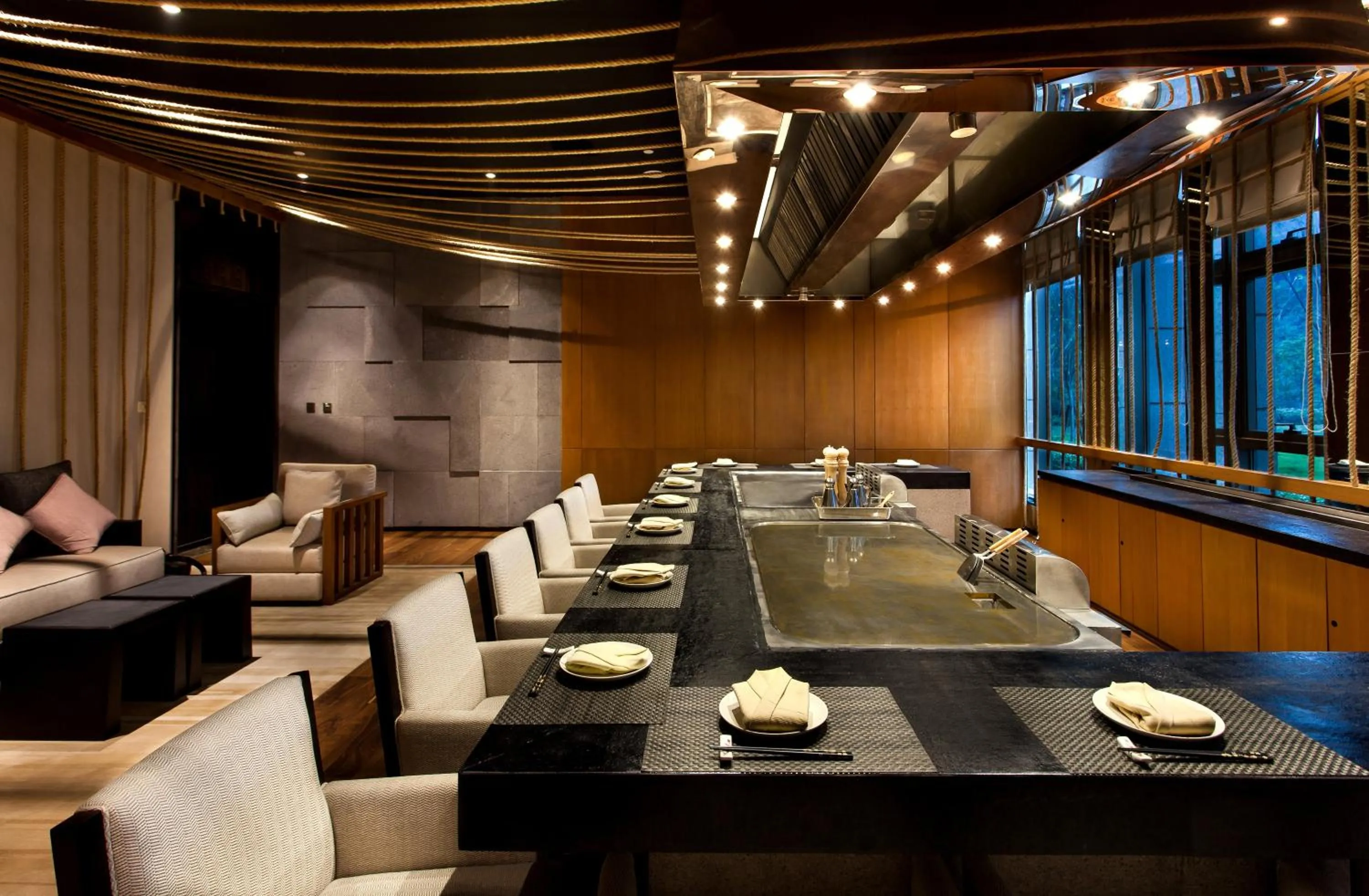Restaurant/places to eat in Crowne Plaza Chongqing New North Zone by IHG