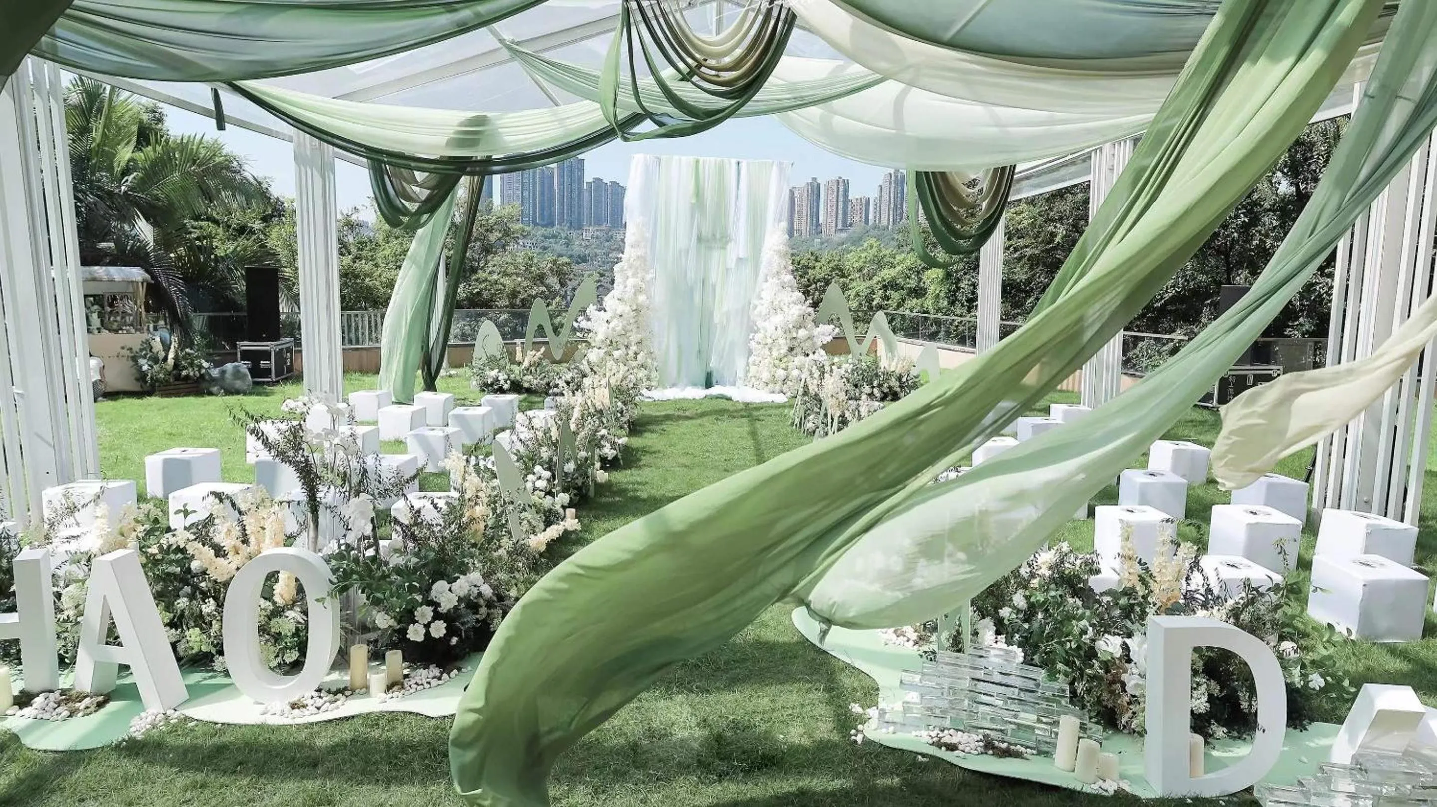 Meeting/conference room in Crowne Plaza Chongqing New North Zone by IHG