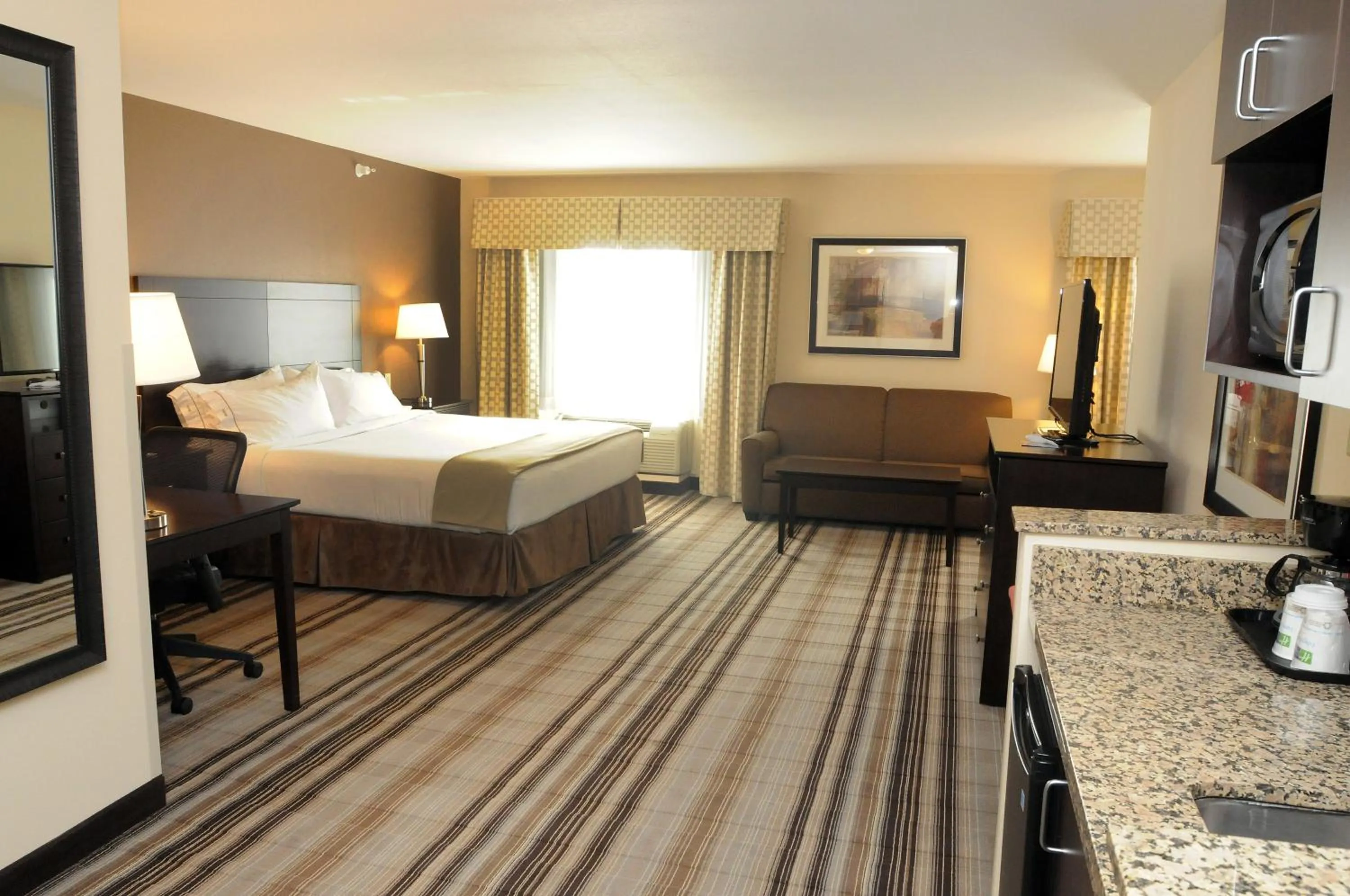 Photo of the whole room, Bed in Holiday Inn Express & Suites Cambridge by IHG