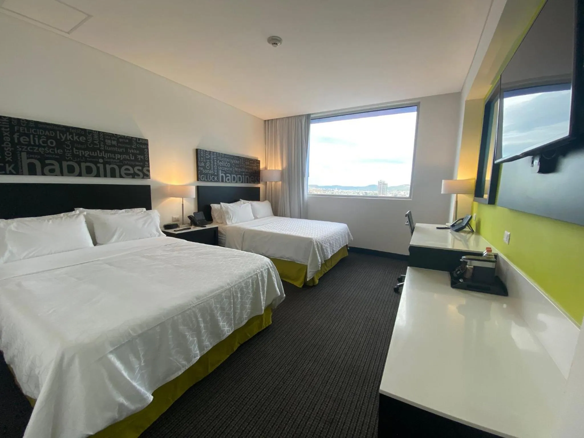 Photo of the whole room, Bed in Holiday Inn Express & Suites Puebla Angelopolis by IHG