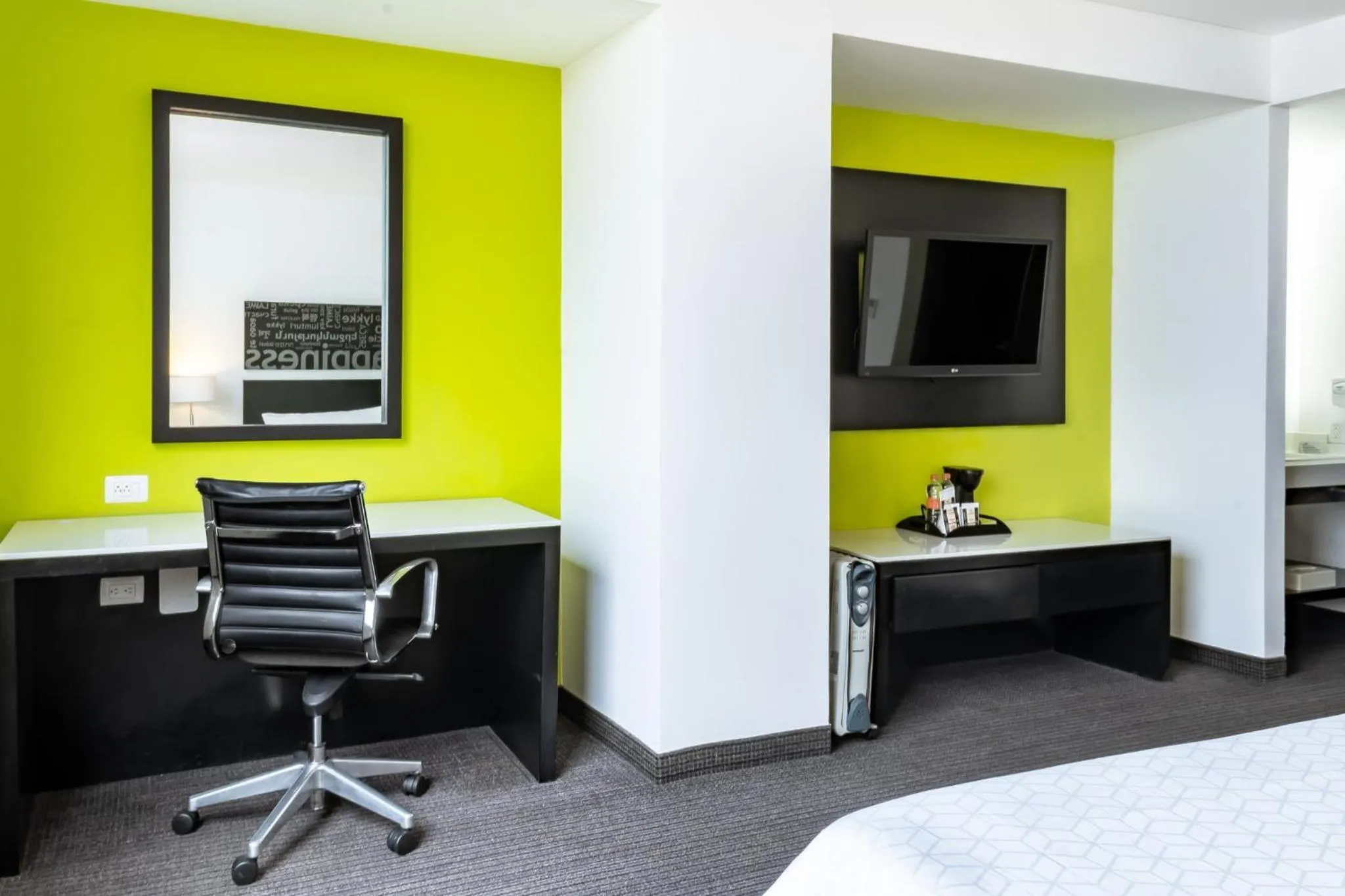 Photo of the whole room, Bed in Holiday Inn Express & Suites Puebla Angelopolis by IHG