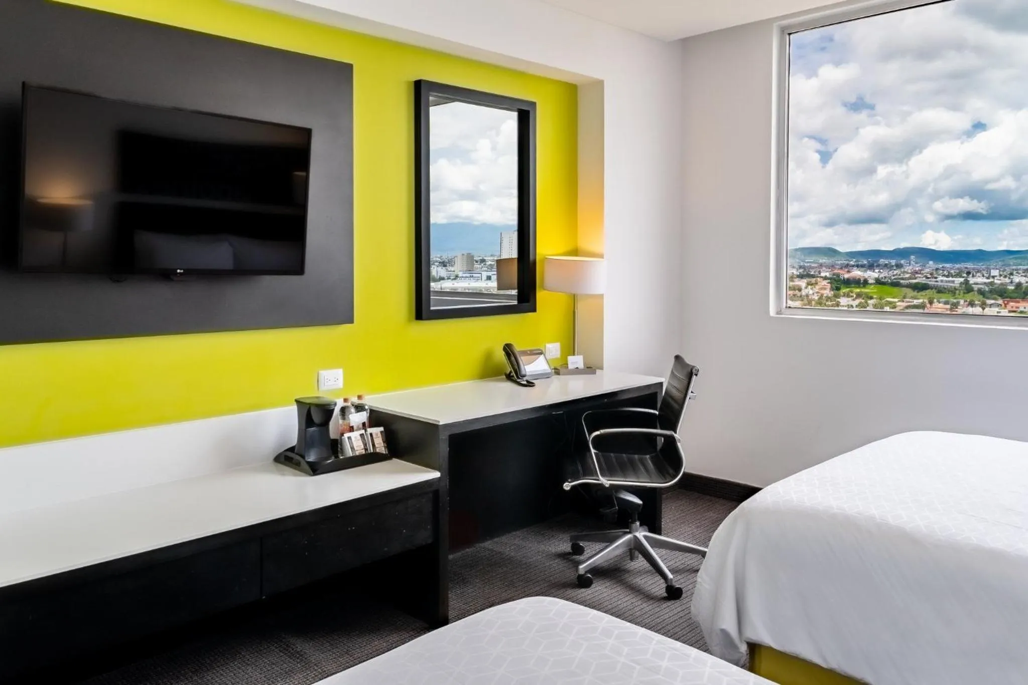 Photo of the whole room, Bed in Holiday Inn Express & Suites Puebla Angelopolis by IHG