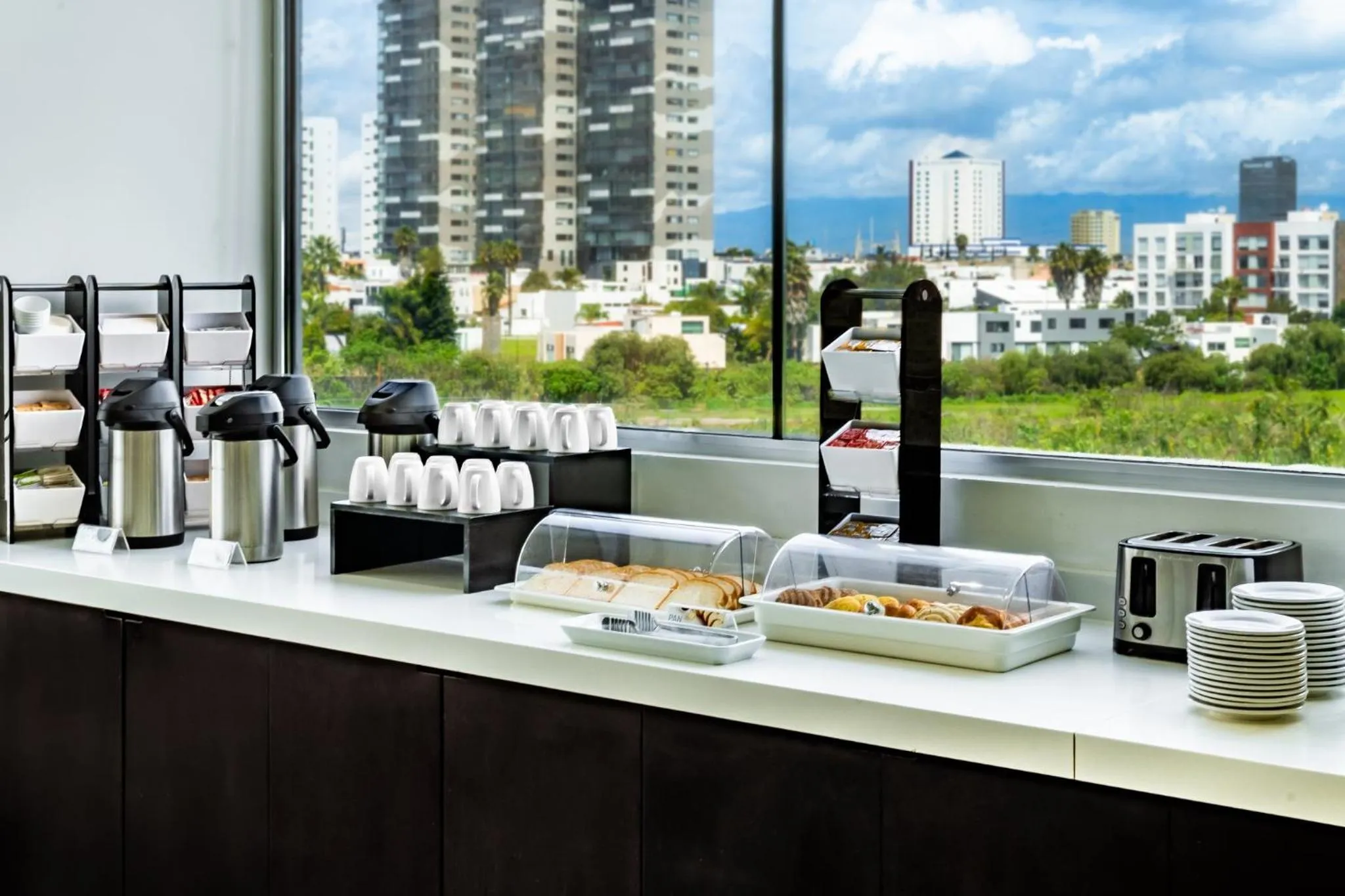 Breakfast in Holiday Inn Express & Suites Puebla Angelopolis by IHG
