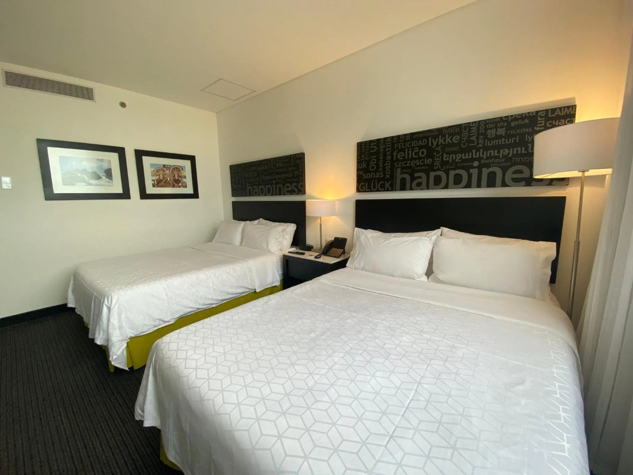 Photo of the whole room, Bed in Holiday Inn Express & Suites Puebla Angelopolis by IHG