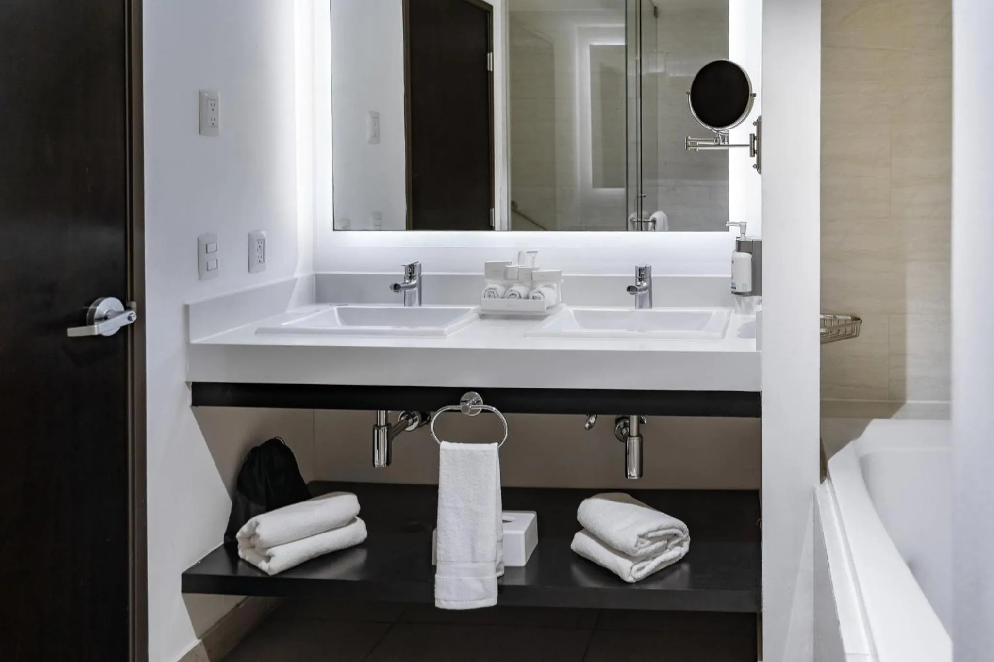 Bathroom in Holiday Inn Express & Suites Puebla Angelopolis by IHG