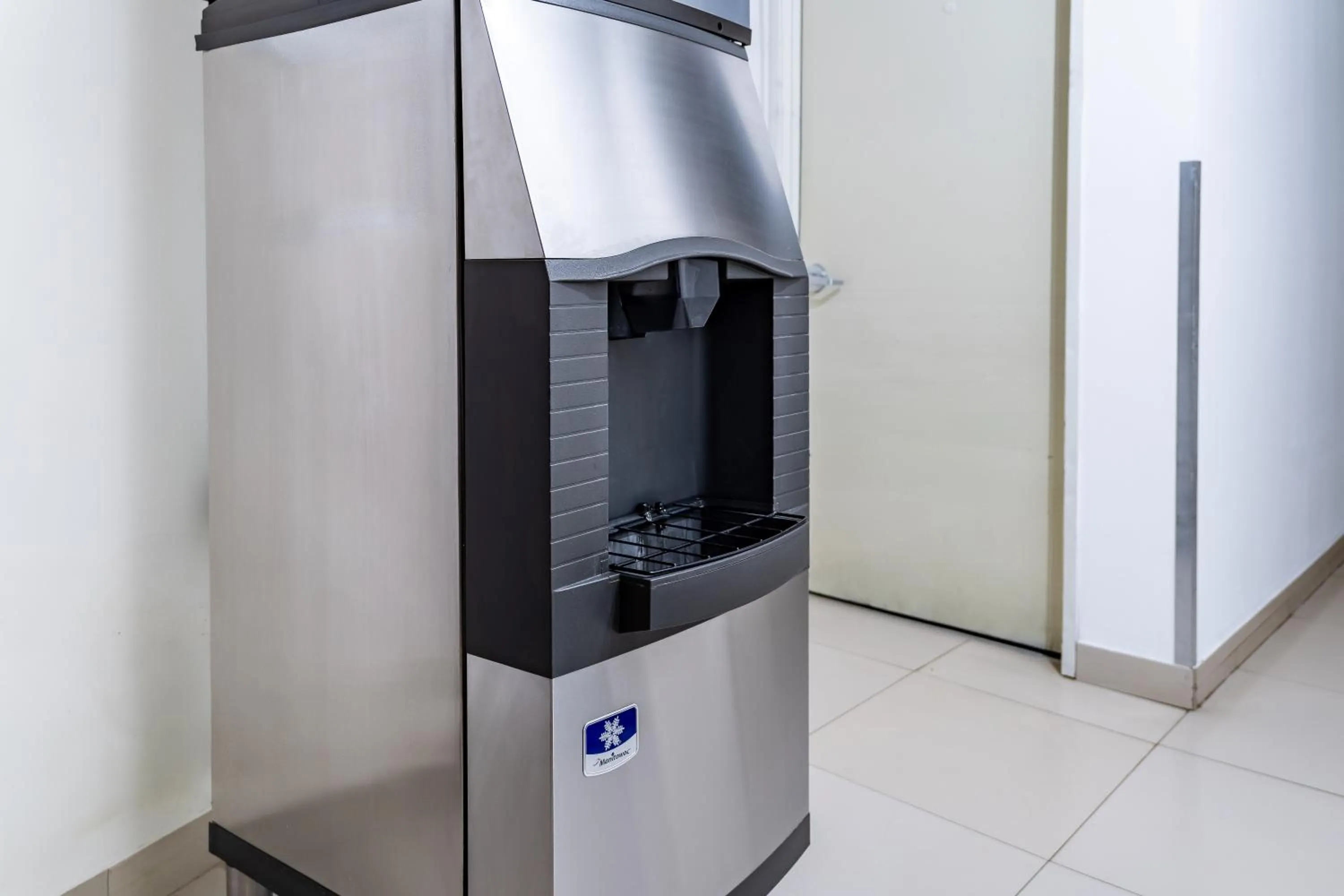 vending machine in Holiday Inn Express & Suites Puebla Angelopolis by IHG