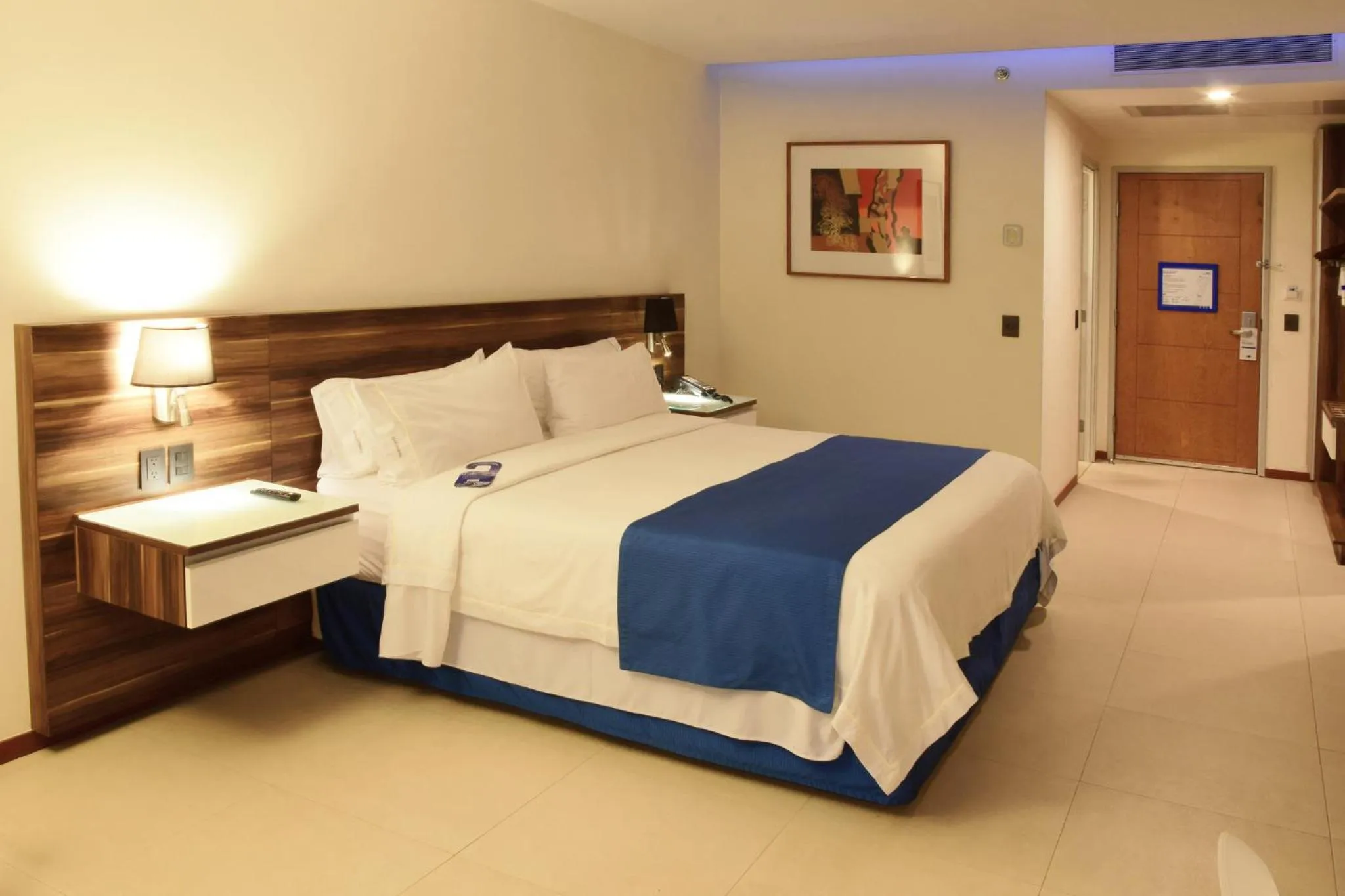Photo of the whole room, Bed in Holiday Inn Express Puerto Vallarta by IHG