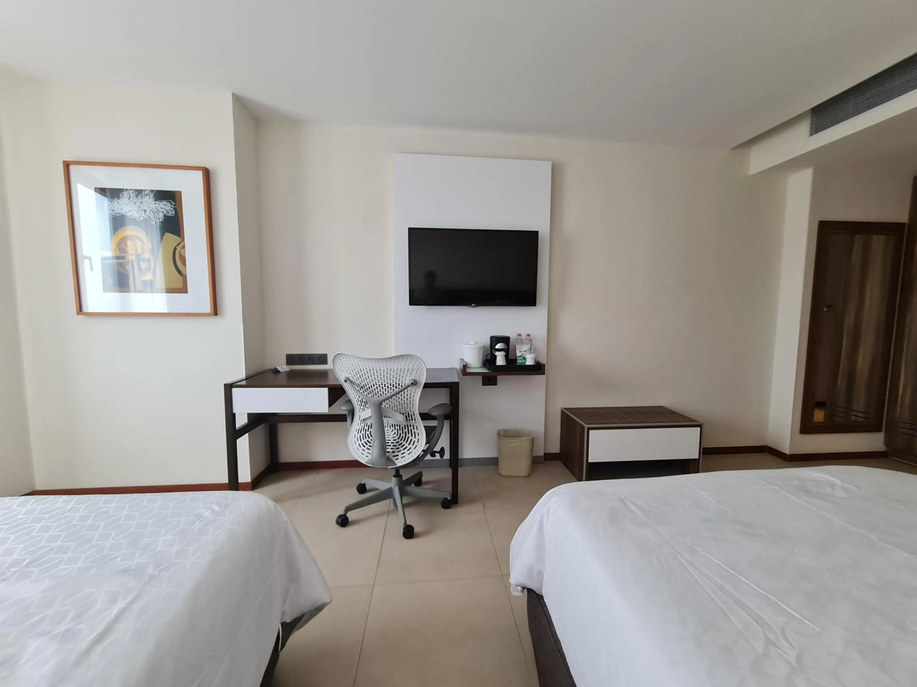 Photo of the whole room, Bed in Holiday Inn Express Puerto Vallarta by IHG
