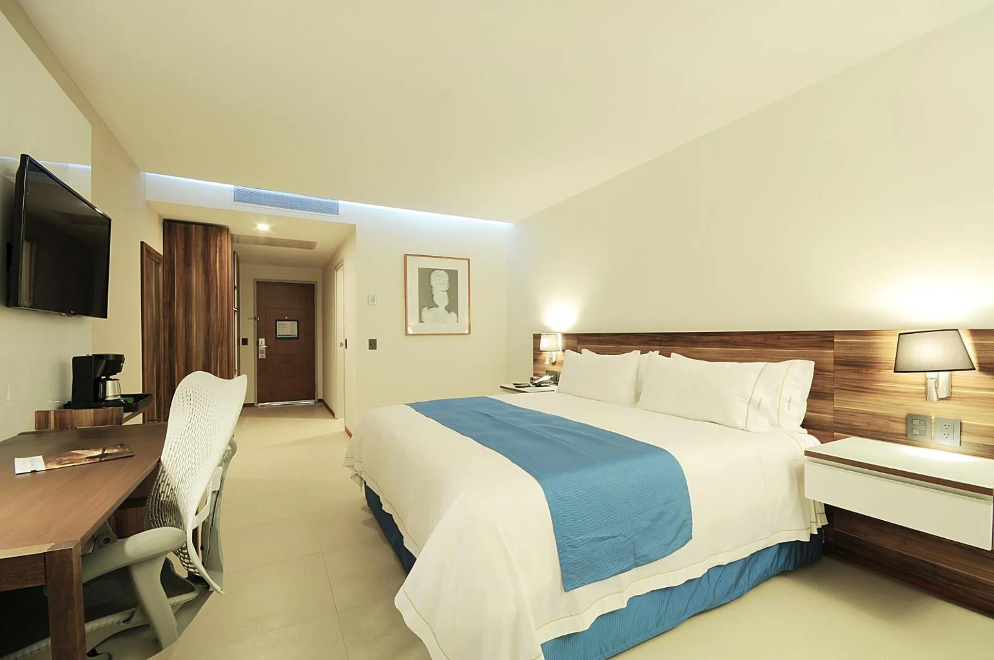 Photo of the whole room, Bed in Holiday Inn Express Puerto Vallarta by IHG