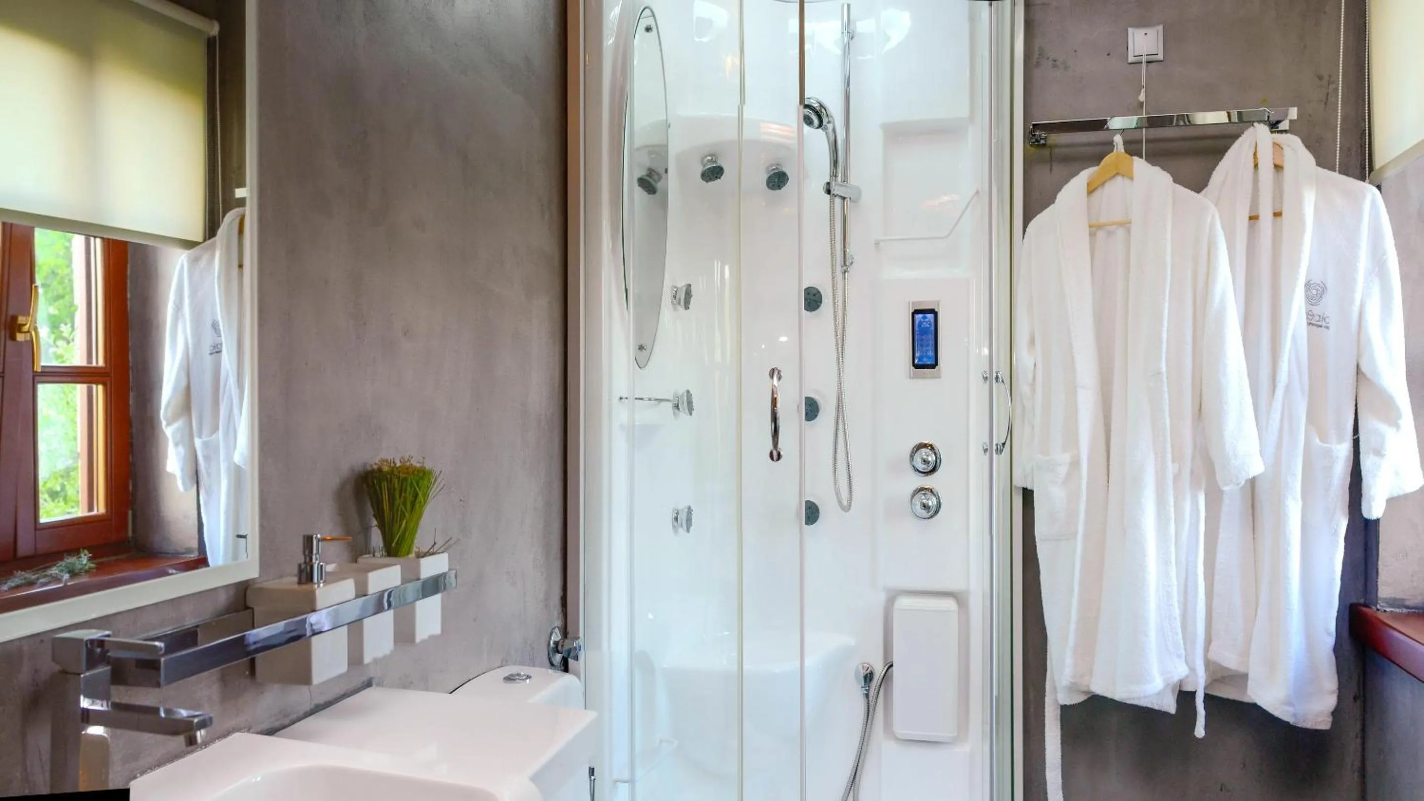 Hot Tub in Dilofo Hotel Luxury Suites