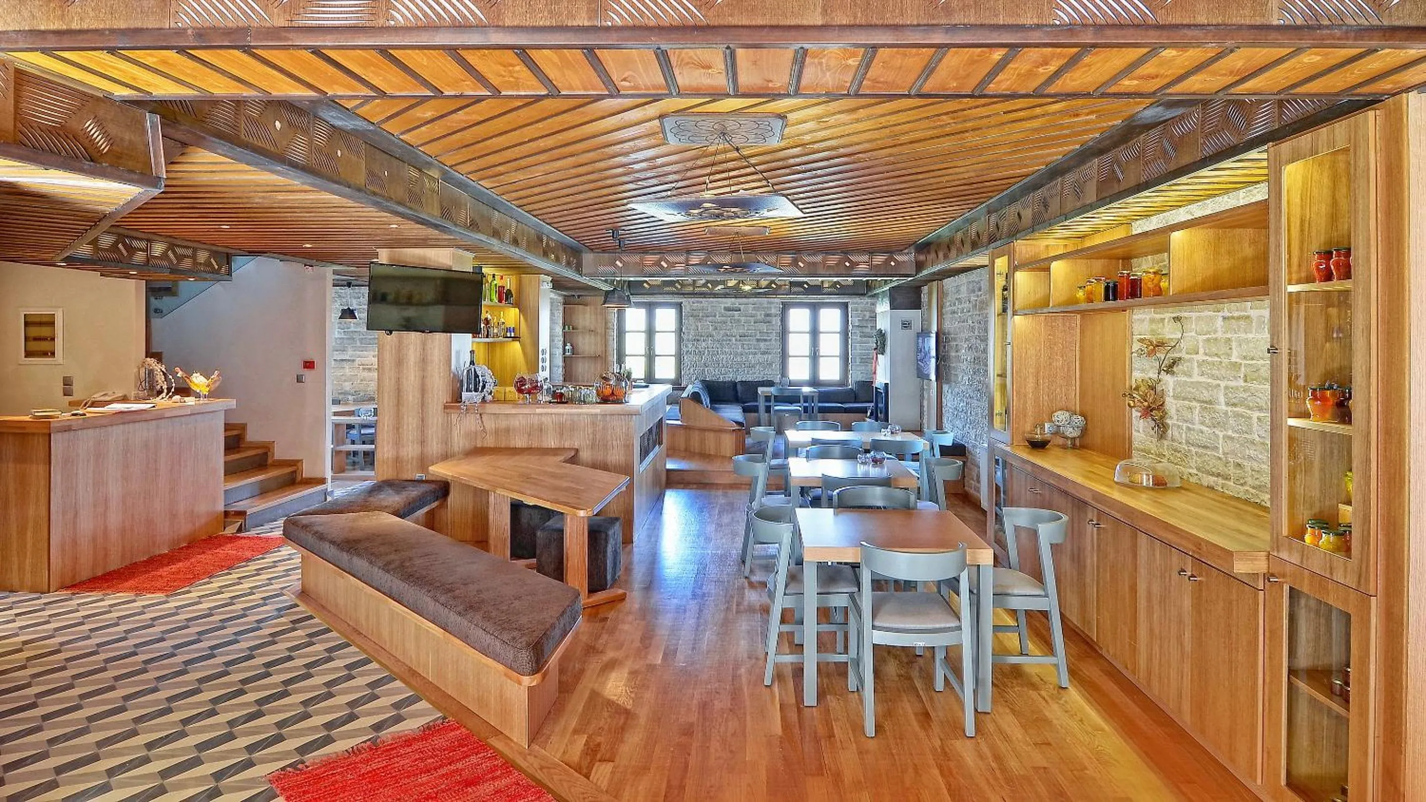 Restaurant/places to eat in Dilofo Hotel Luxury Suites