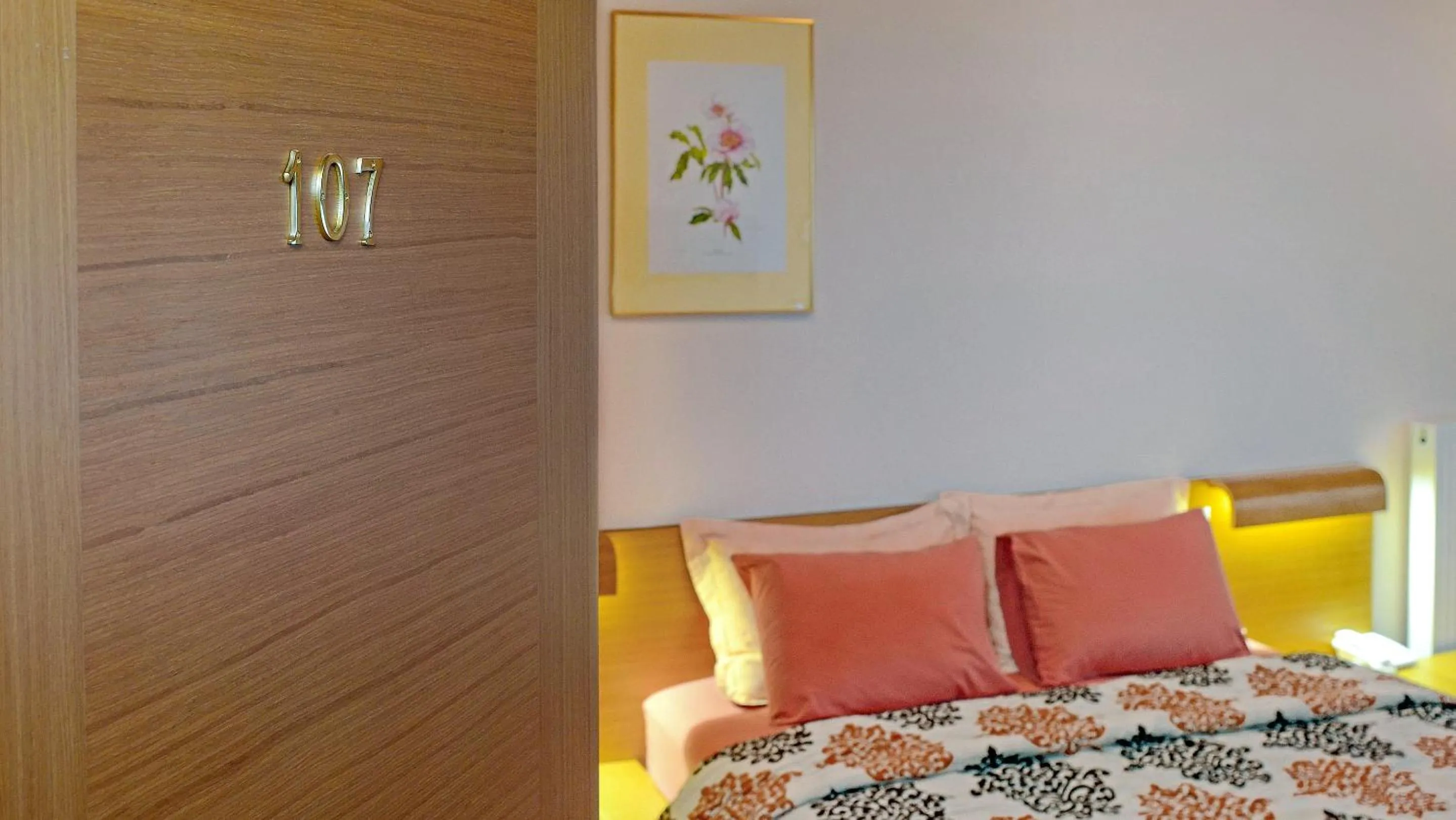 Decorative detail, Bed in Dilofo Hotel Luxury Suites