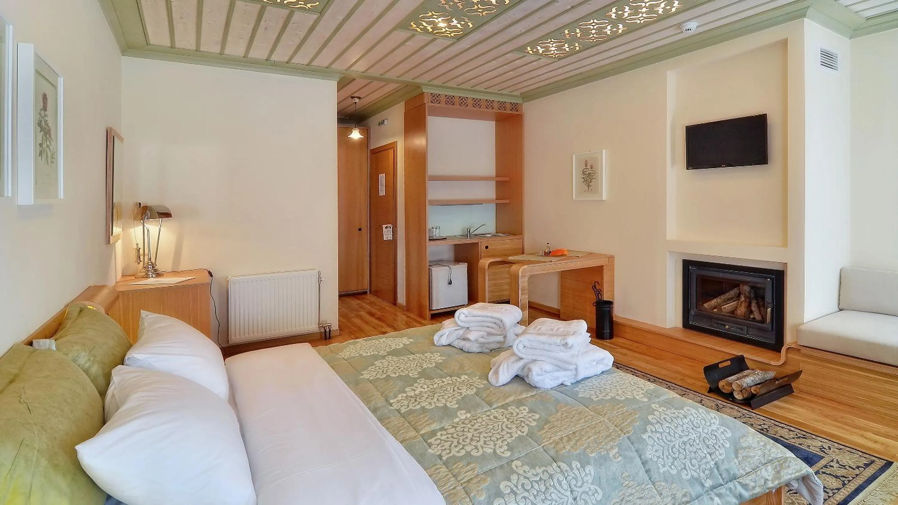 Coffee/tea facilities, Bed in Dilofo Hotel Luxury Suites