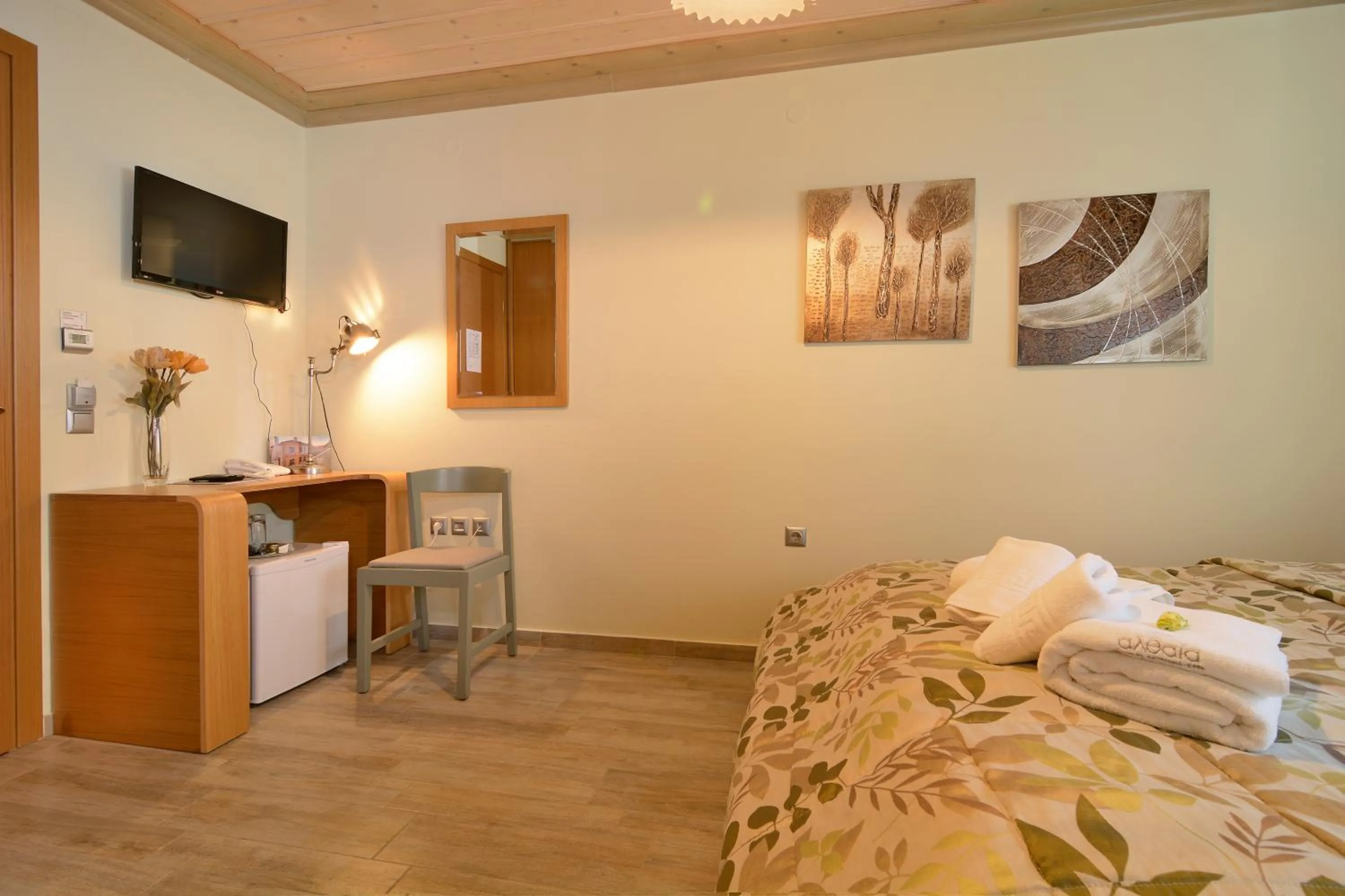 TV and multimedia, Bed in Dilofo Hotel Luxury Suites