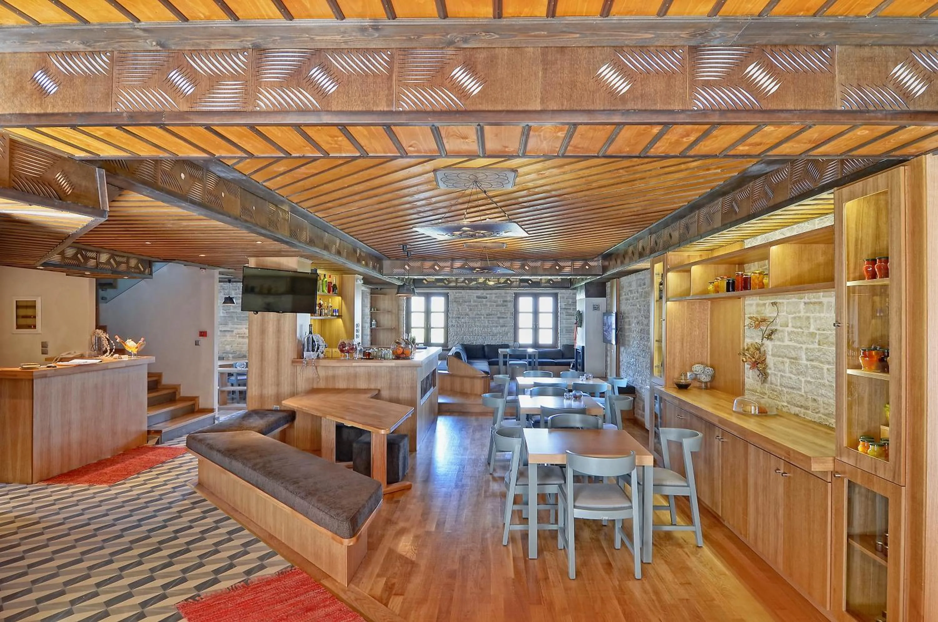 Restaurant/places to eat in Dilofo Hotel Luxury Suites