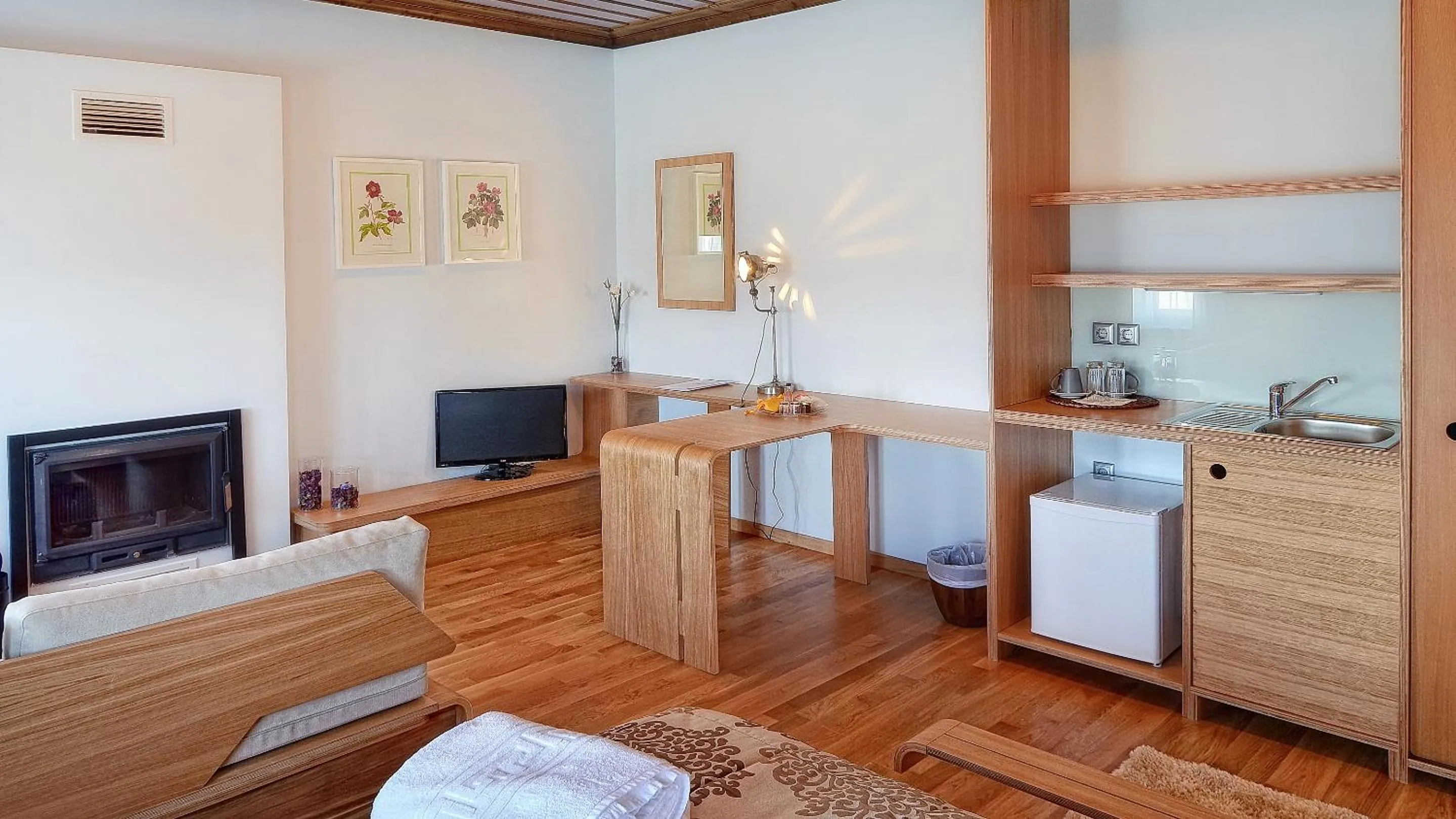 TV and multimedia in Dilofo Hotel Luxury Suites